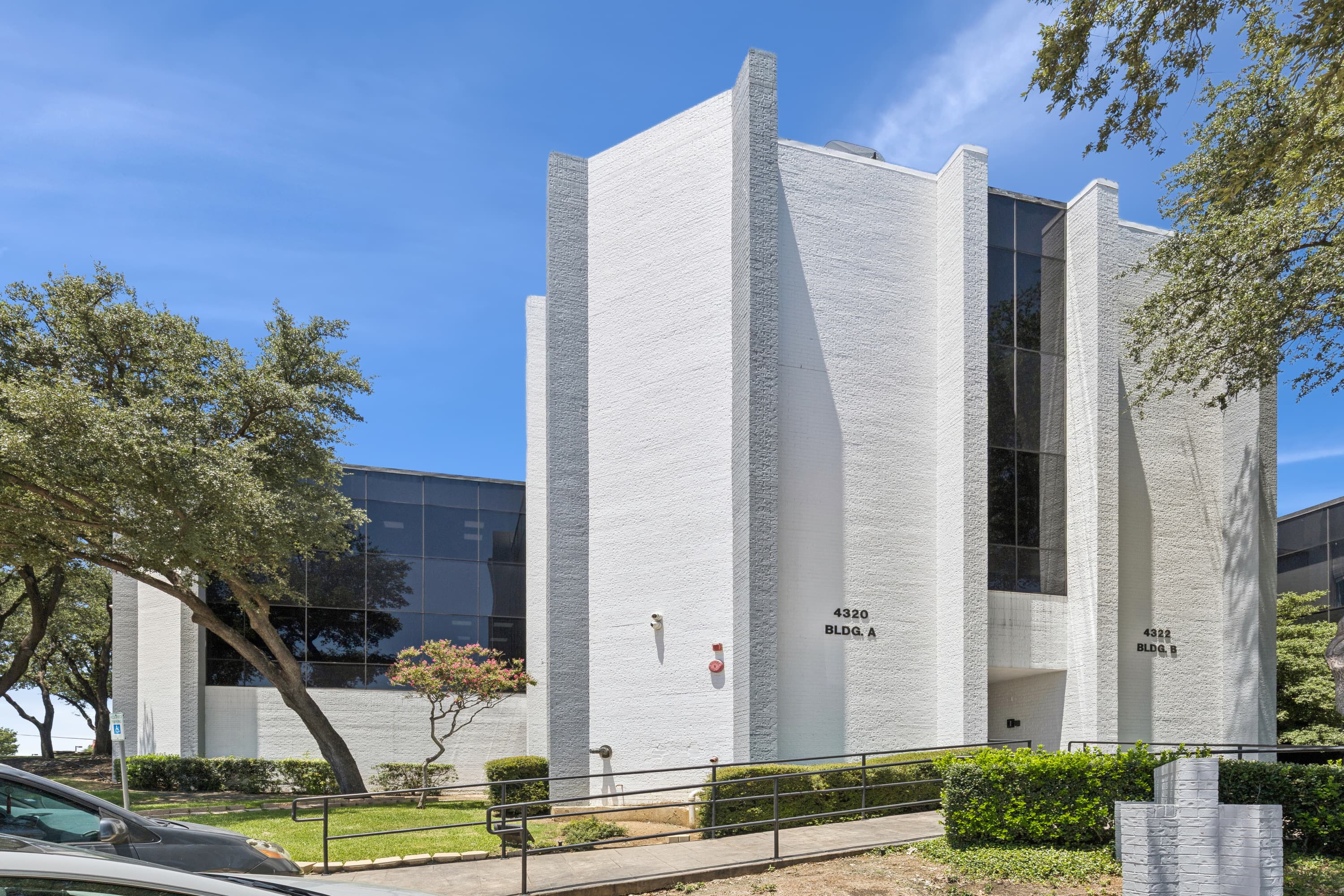 TX, Irving - Belt Line Rd image 9