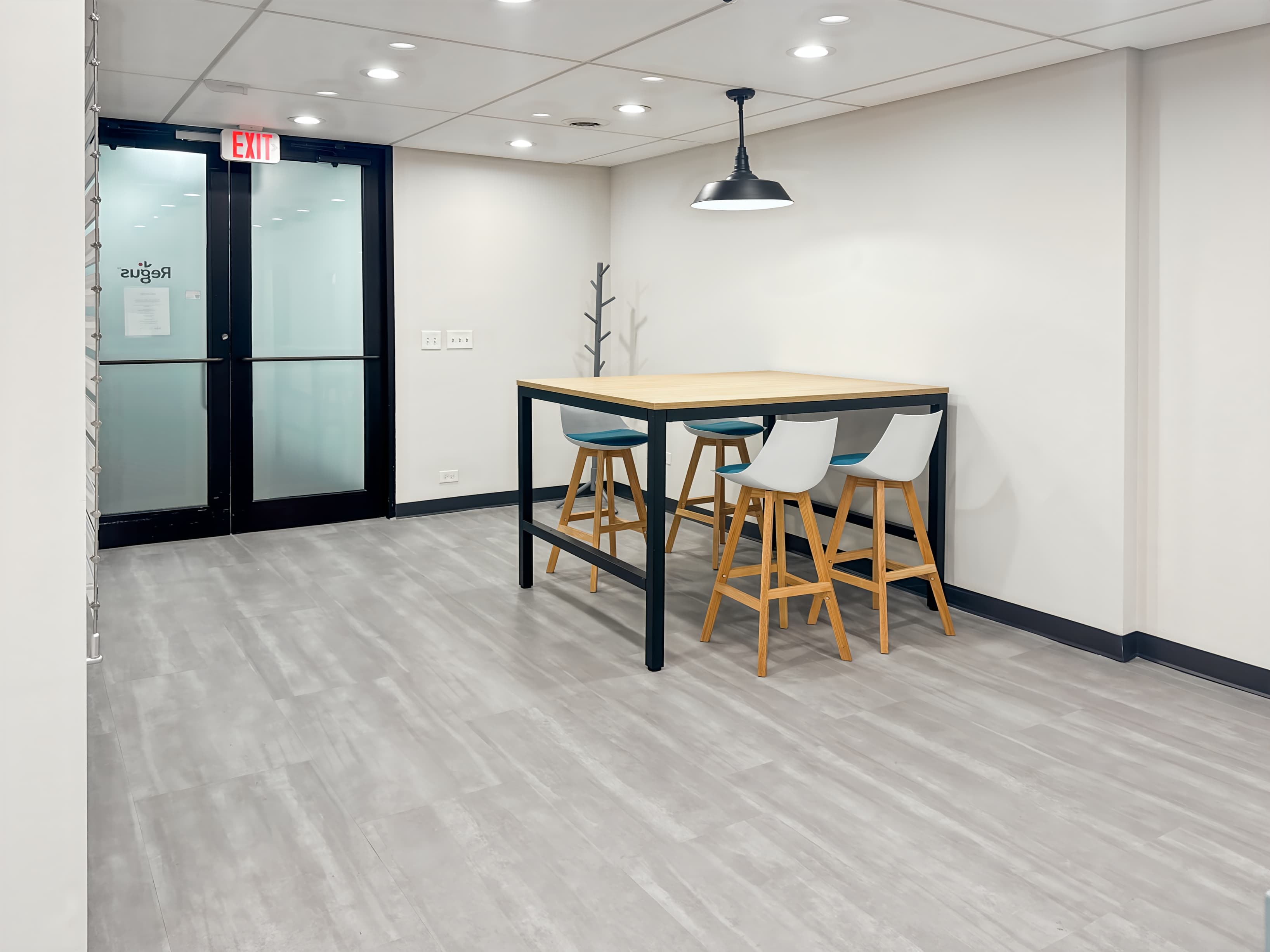 IL, Des Plaines - River Rd image 6