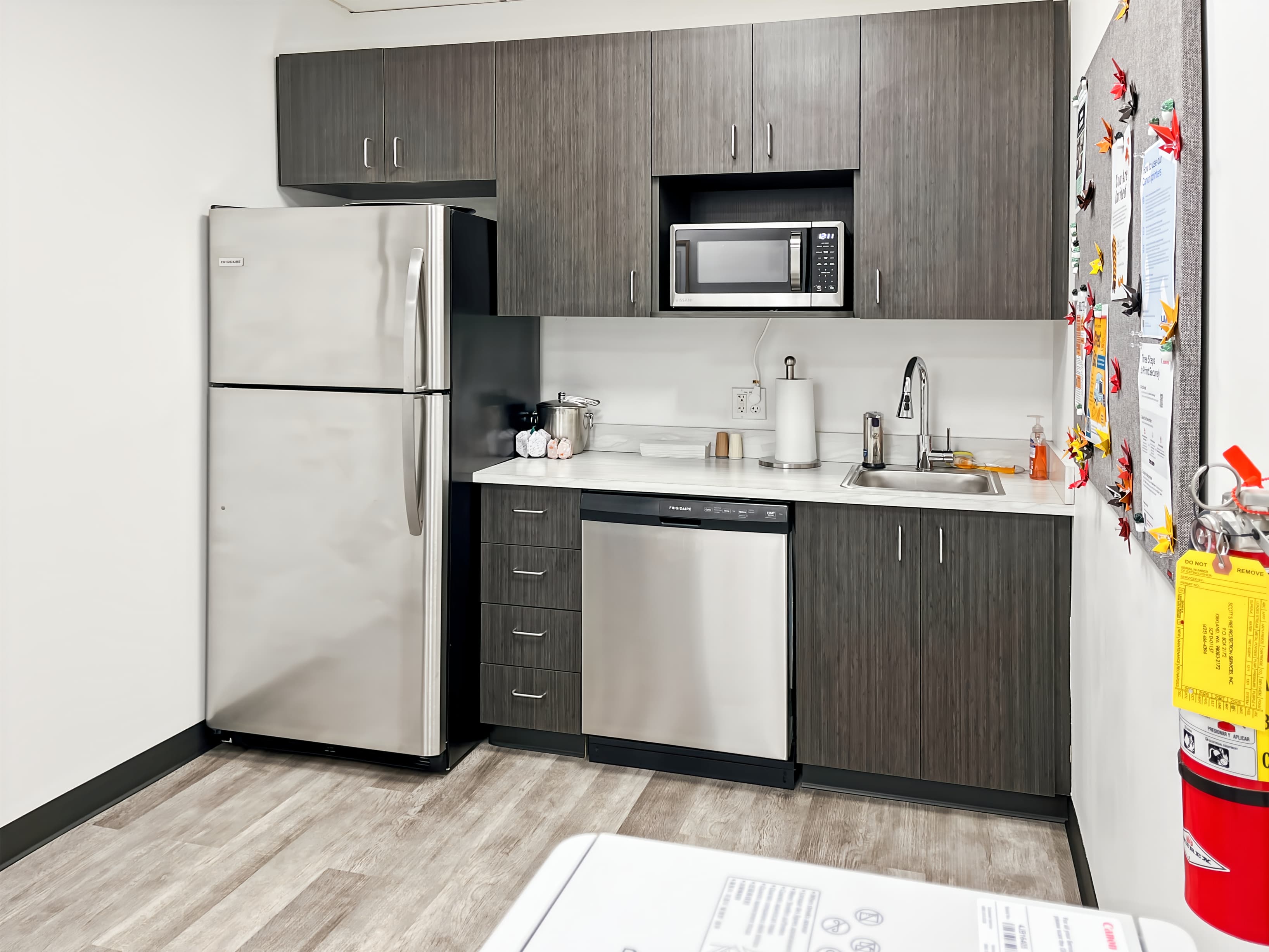 WA, Bellevue - NE 4th St image 3