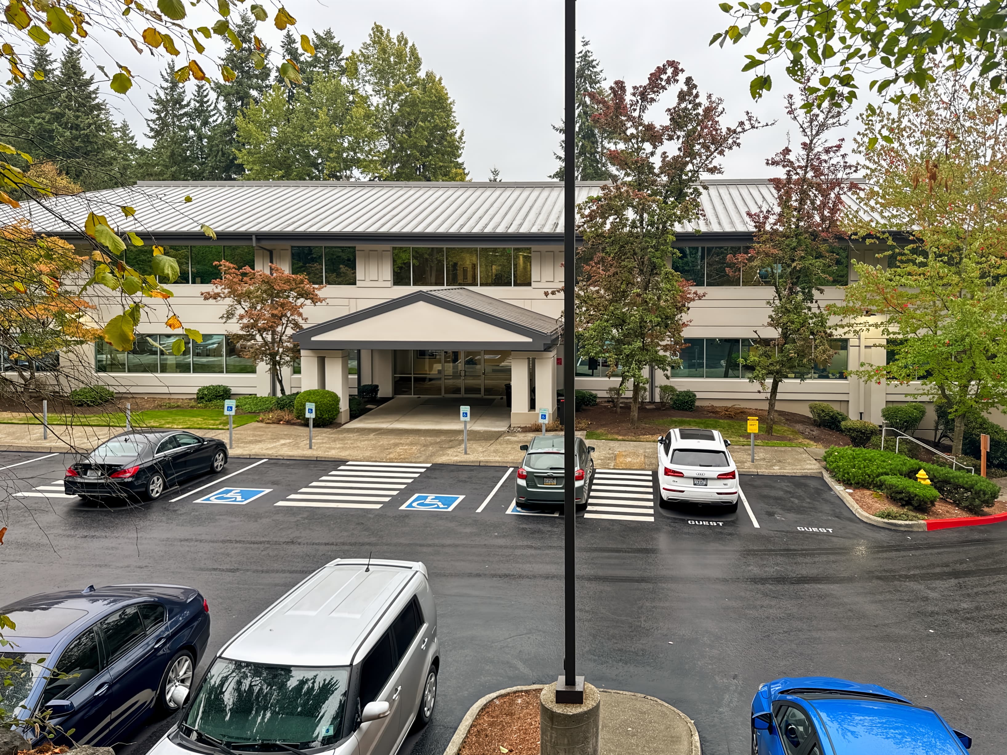 WA, Bellevue - SE 32nd image 3