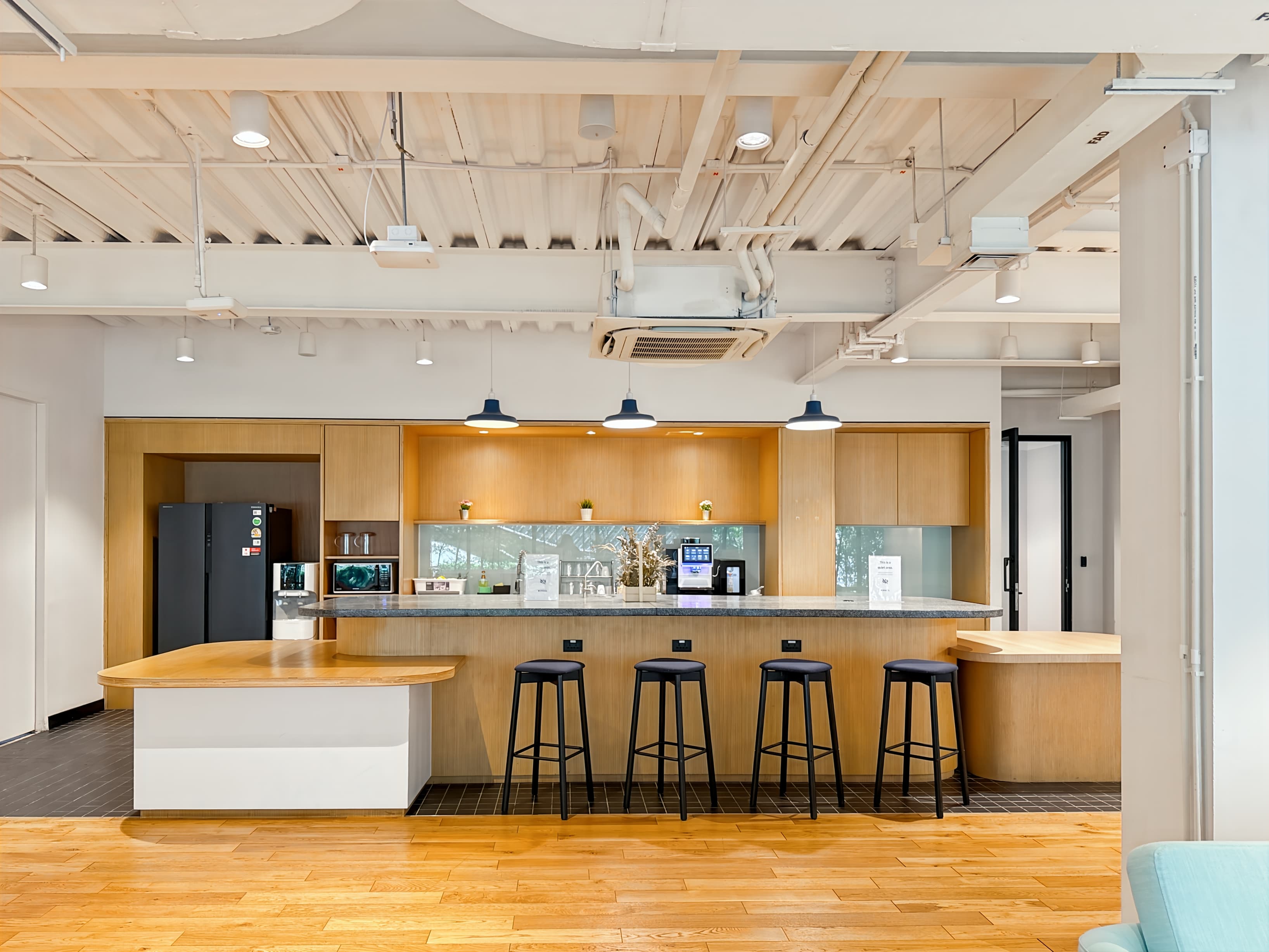 Bangkok, Suthi Building image 13