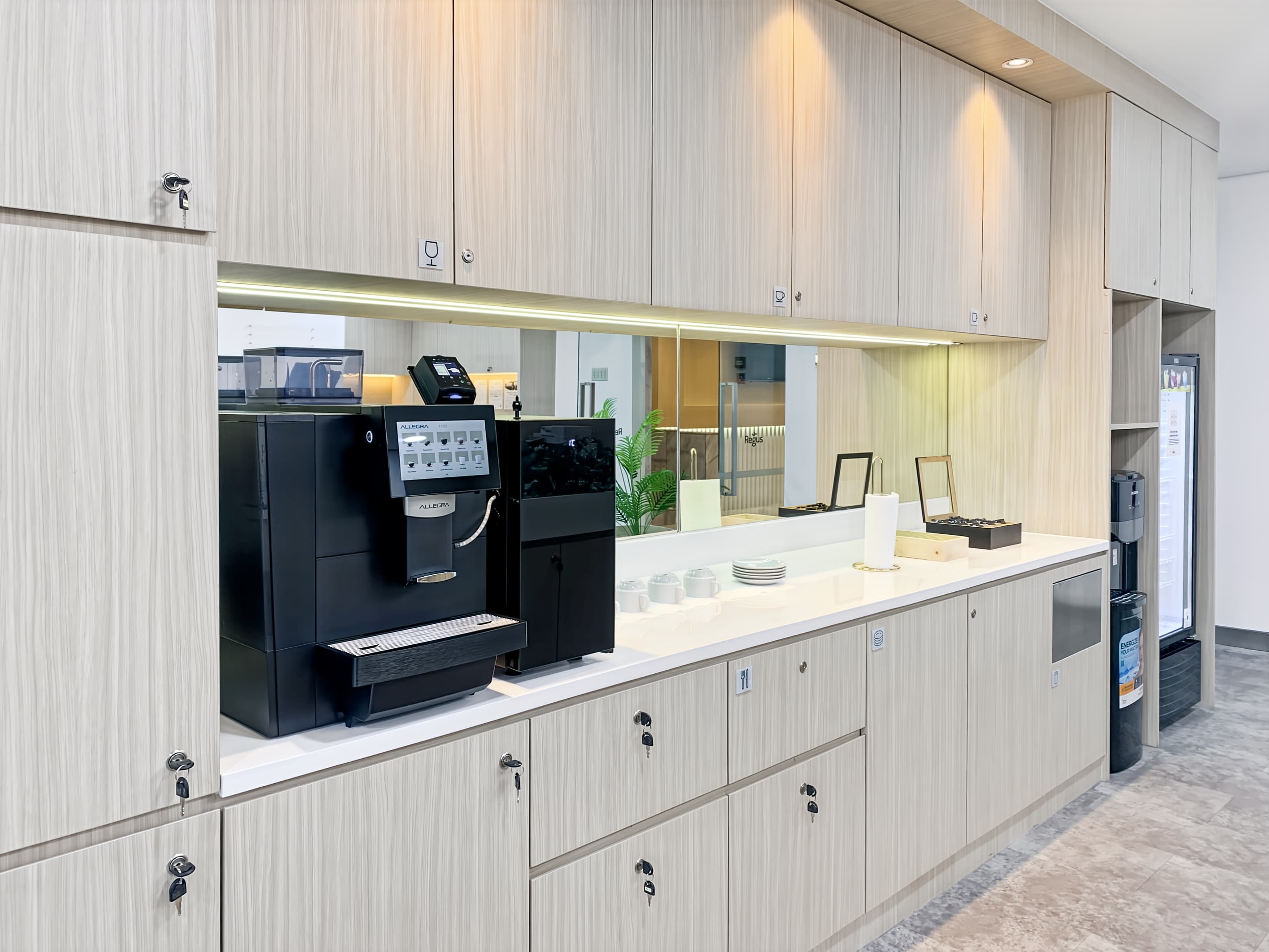 Jakarta , Regus Sinarmas Land Plaza Tower 1 image 6