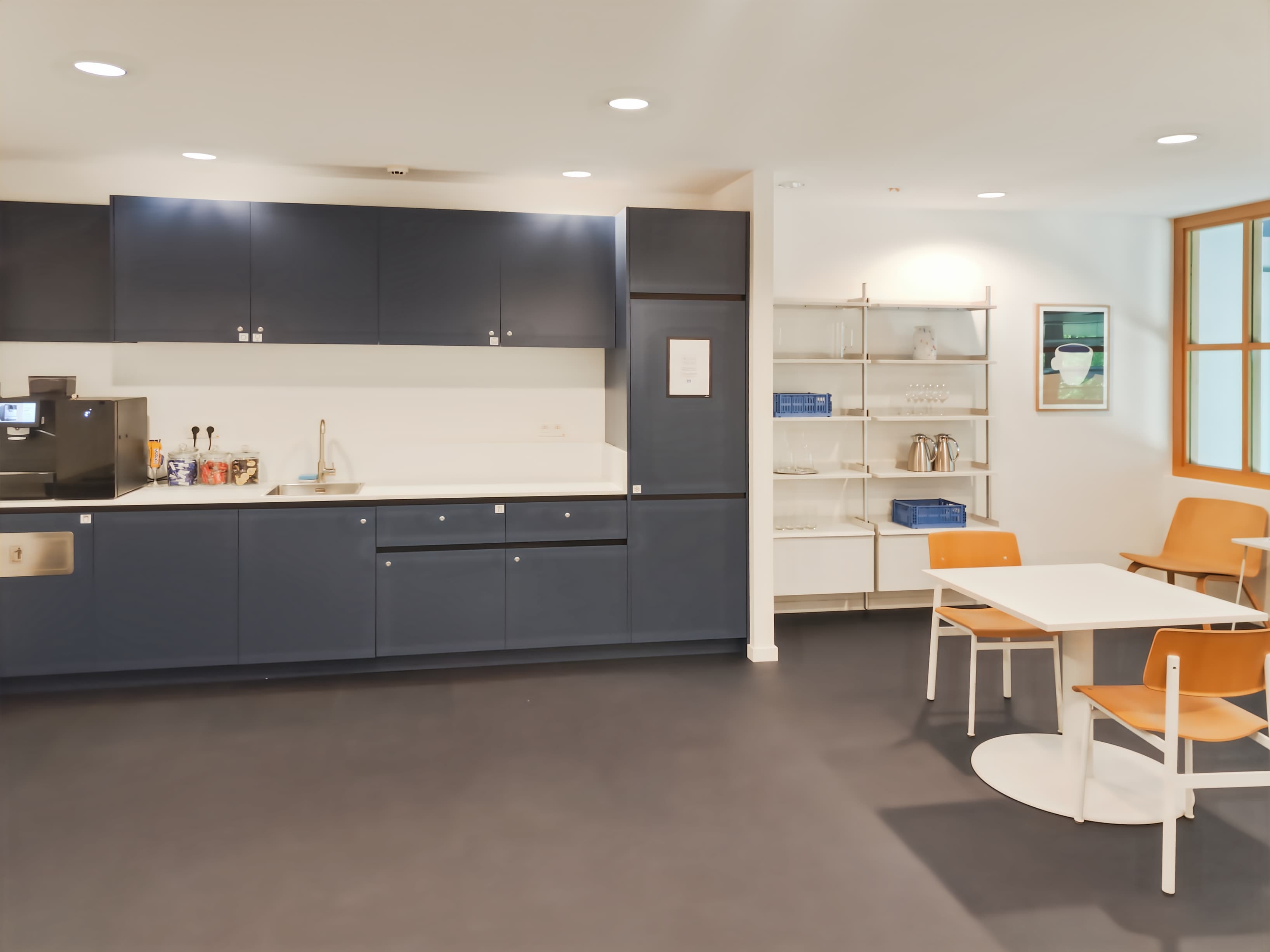 Brussels, Meiser Silver Building image 8