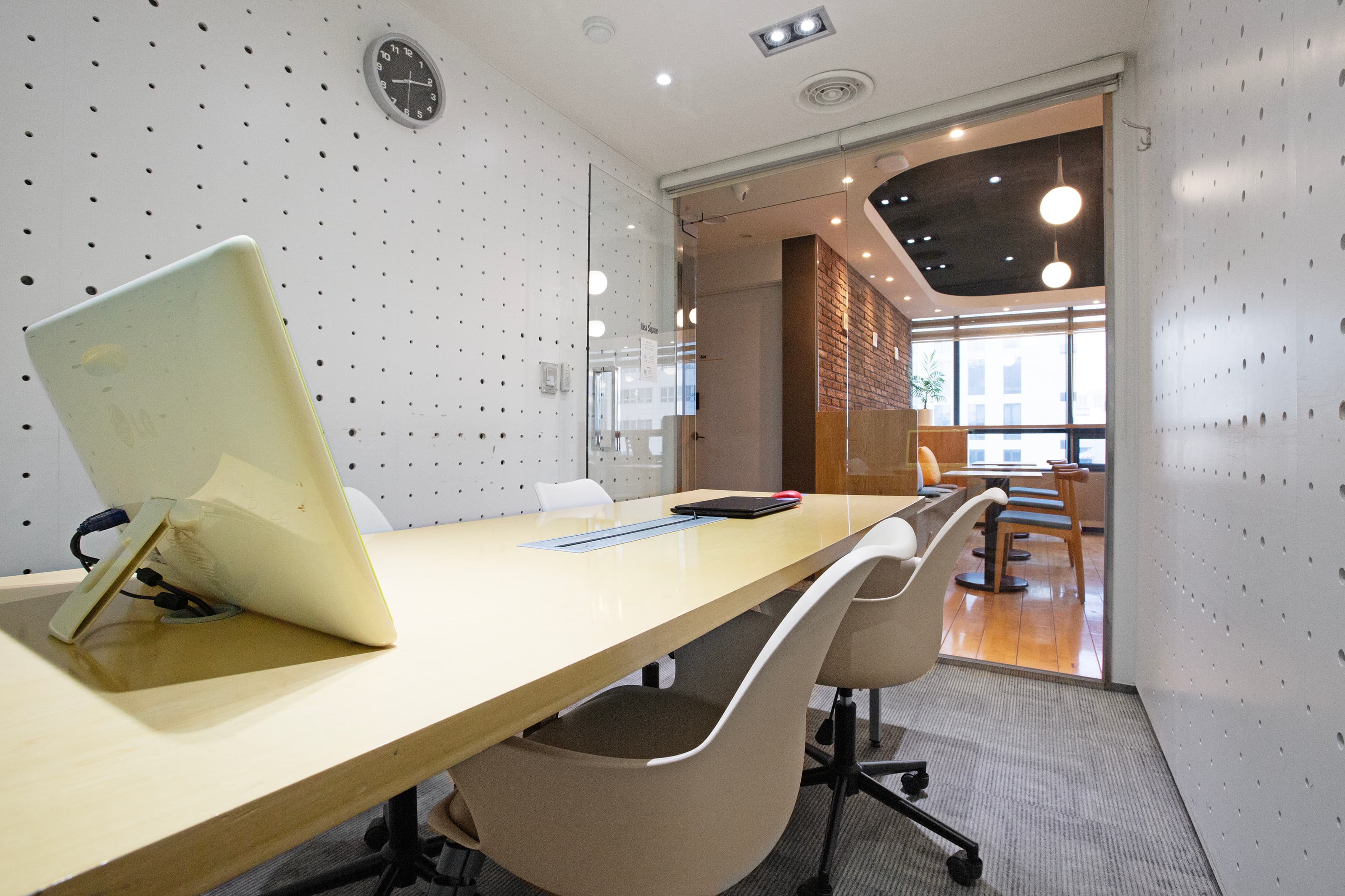 Meeting room for 4~5 seats