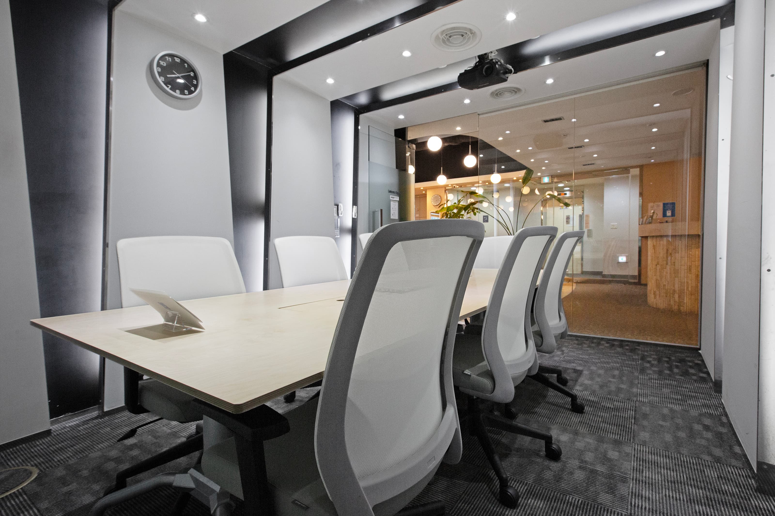 Conference room for 6~8 seats