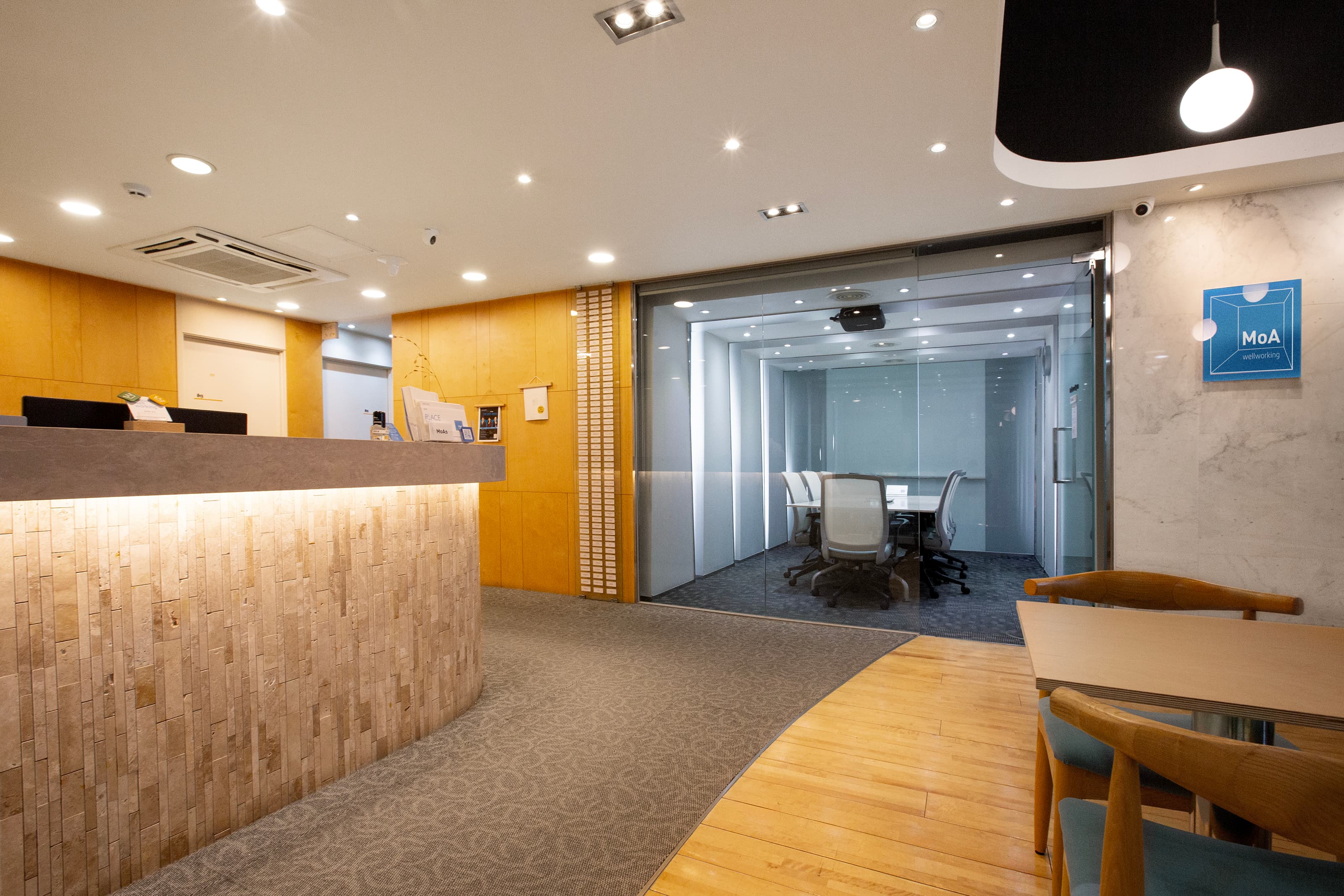 Entrance & Conference room 8F