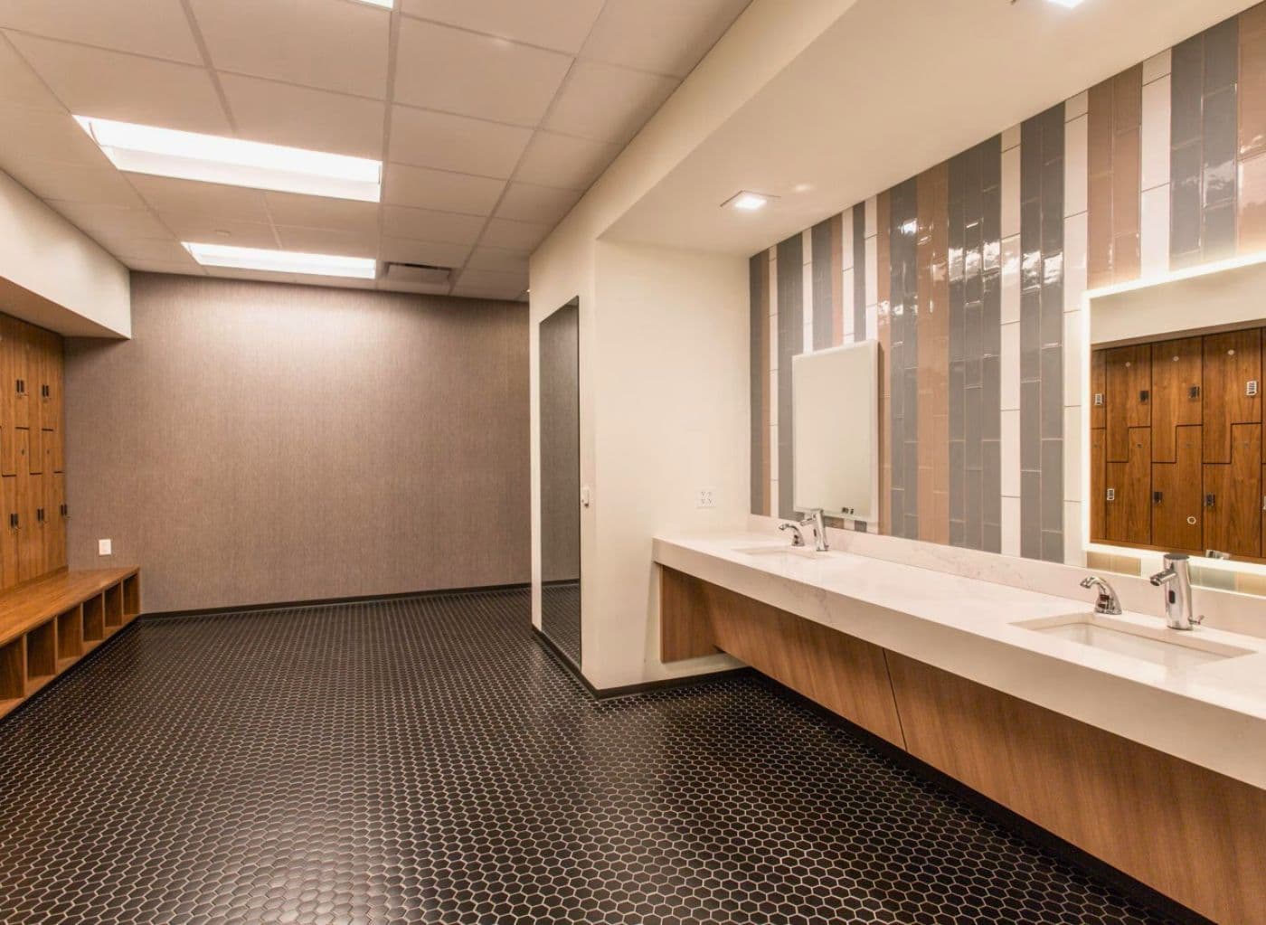 Locker & Shower Room