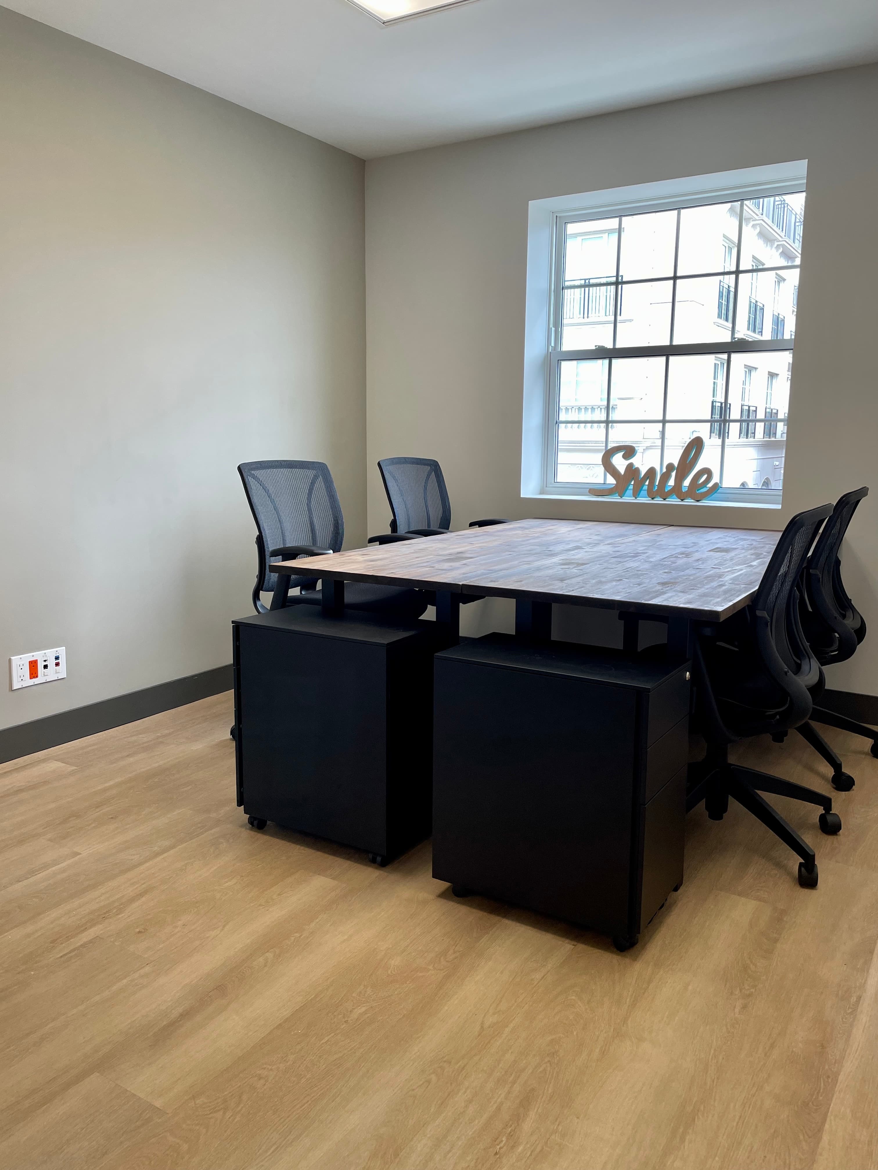 2-4 person office