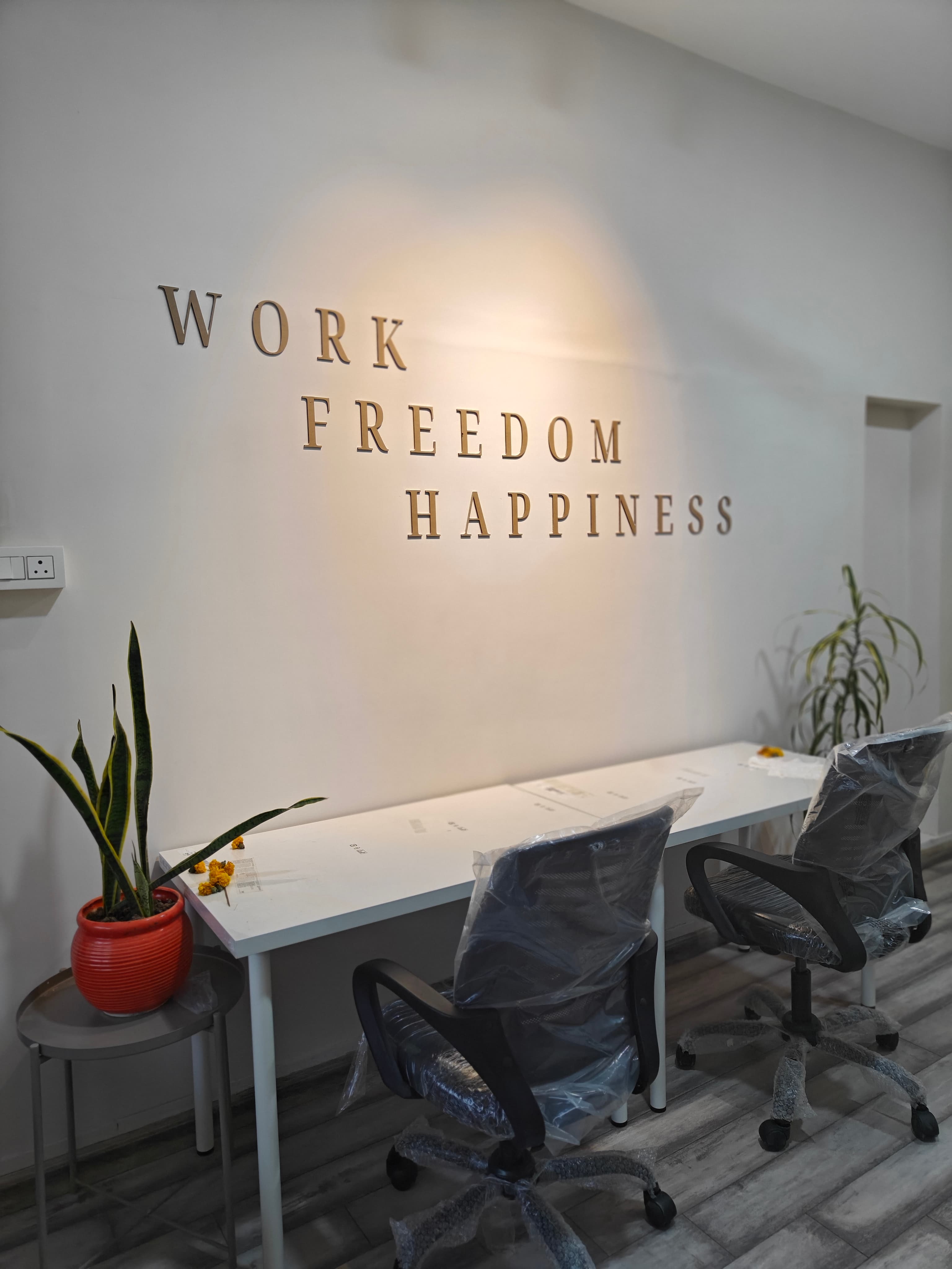 Floating desk hot desk Floating desk hot desk