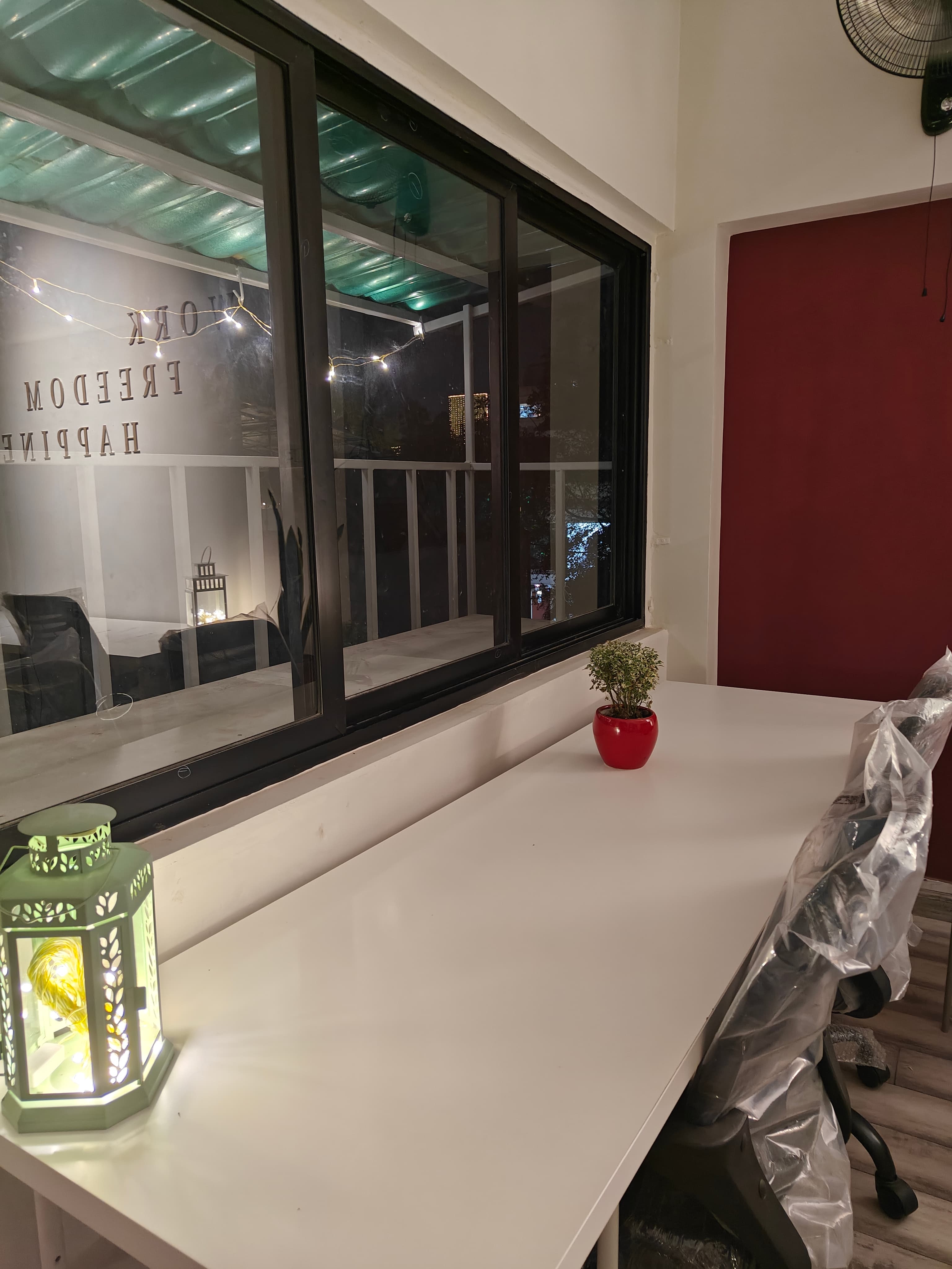 Fixed office desk Fixed office desk