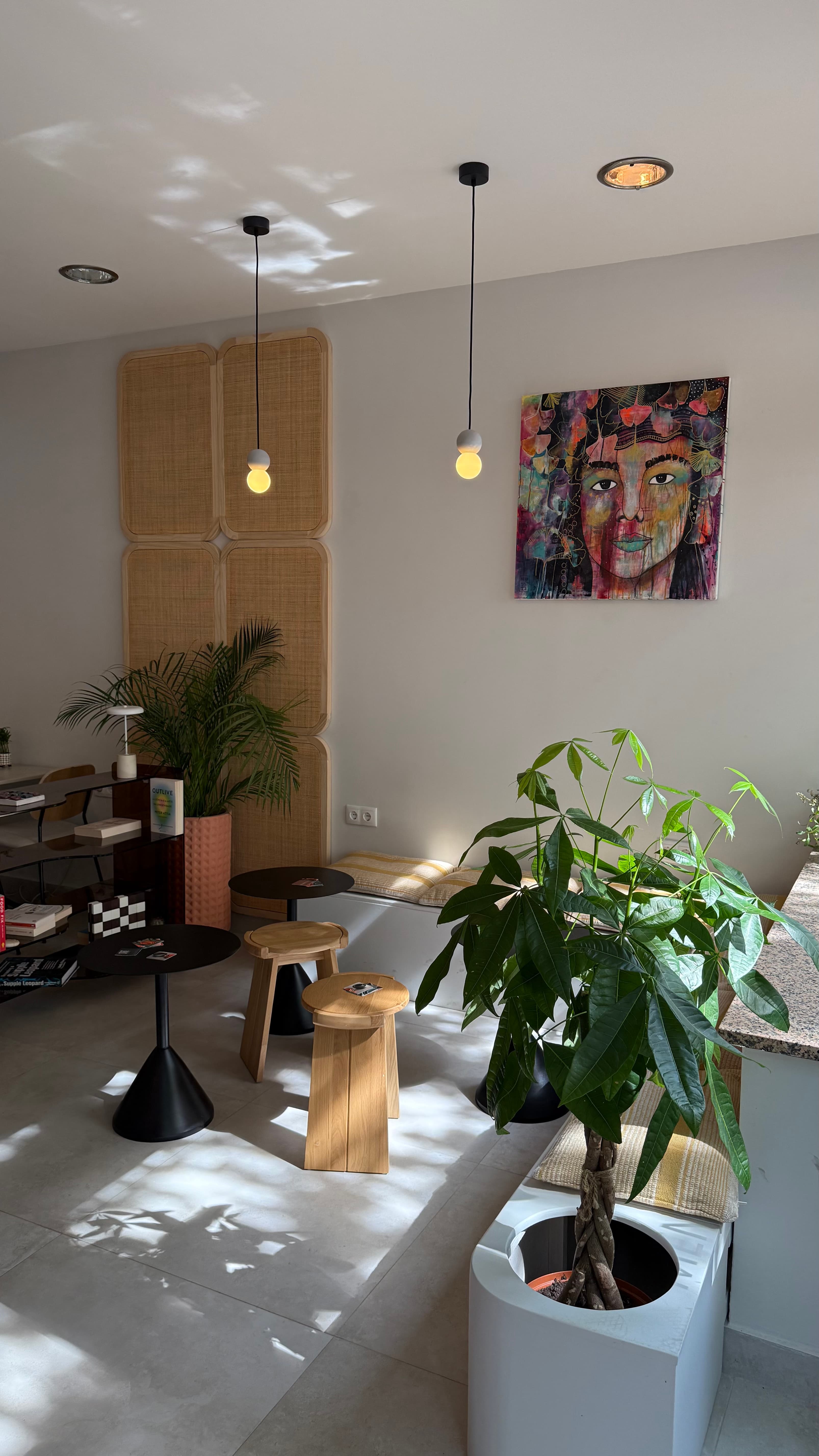 Lounge and longevity books