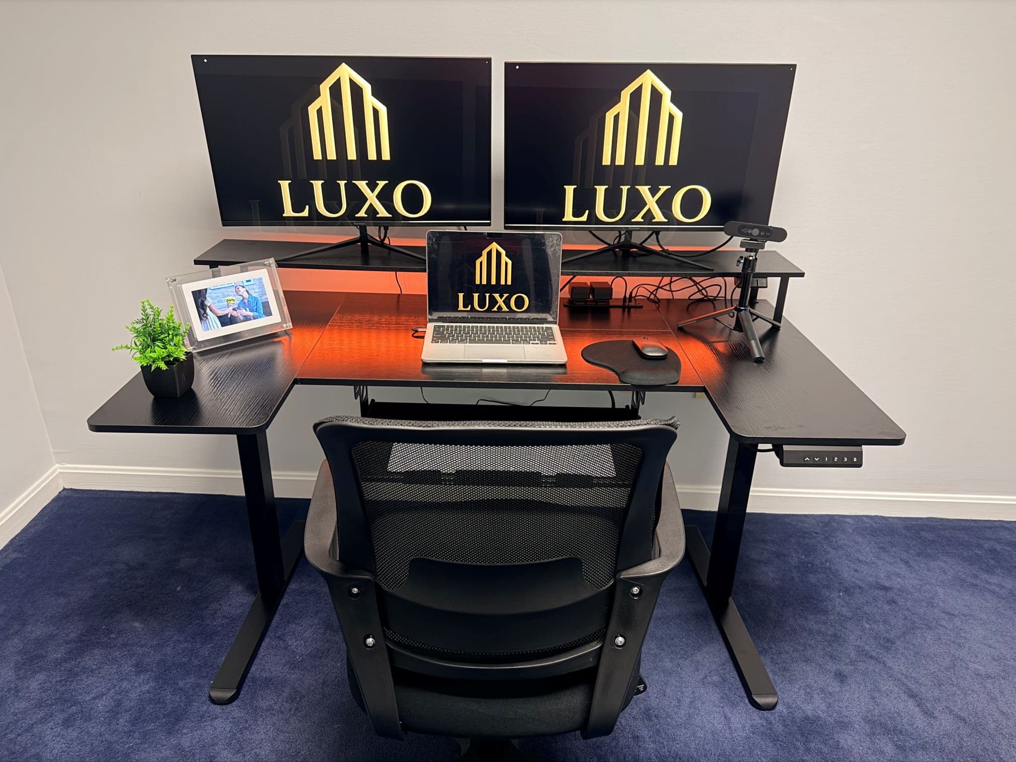 Just bring your laptop and you are all set Just bring your laptop and you are all set