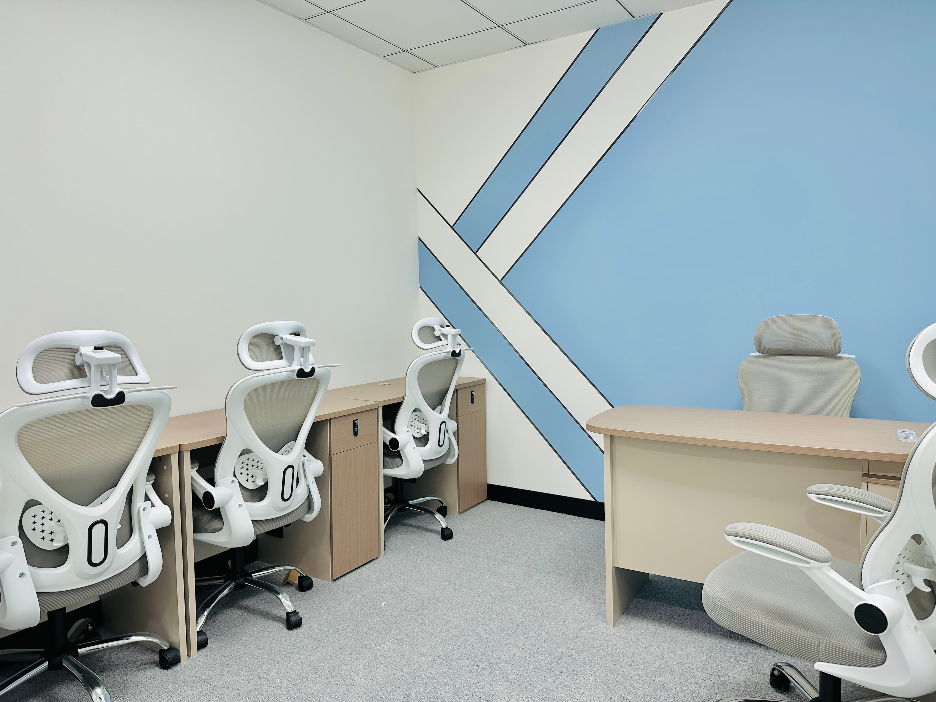 2-4 work station 2-4 work station