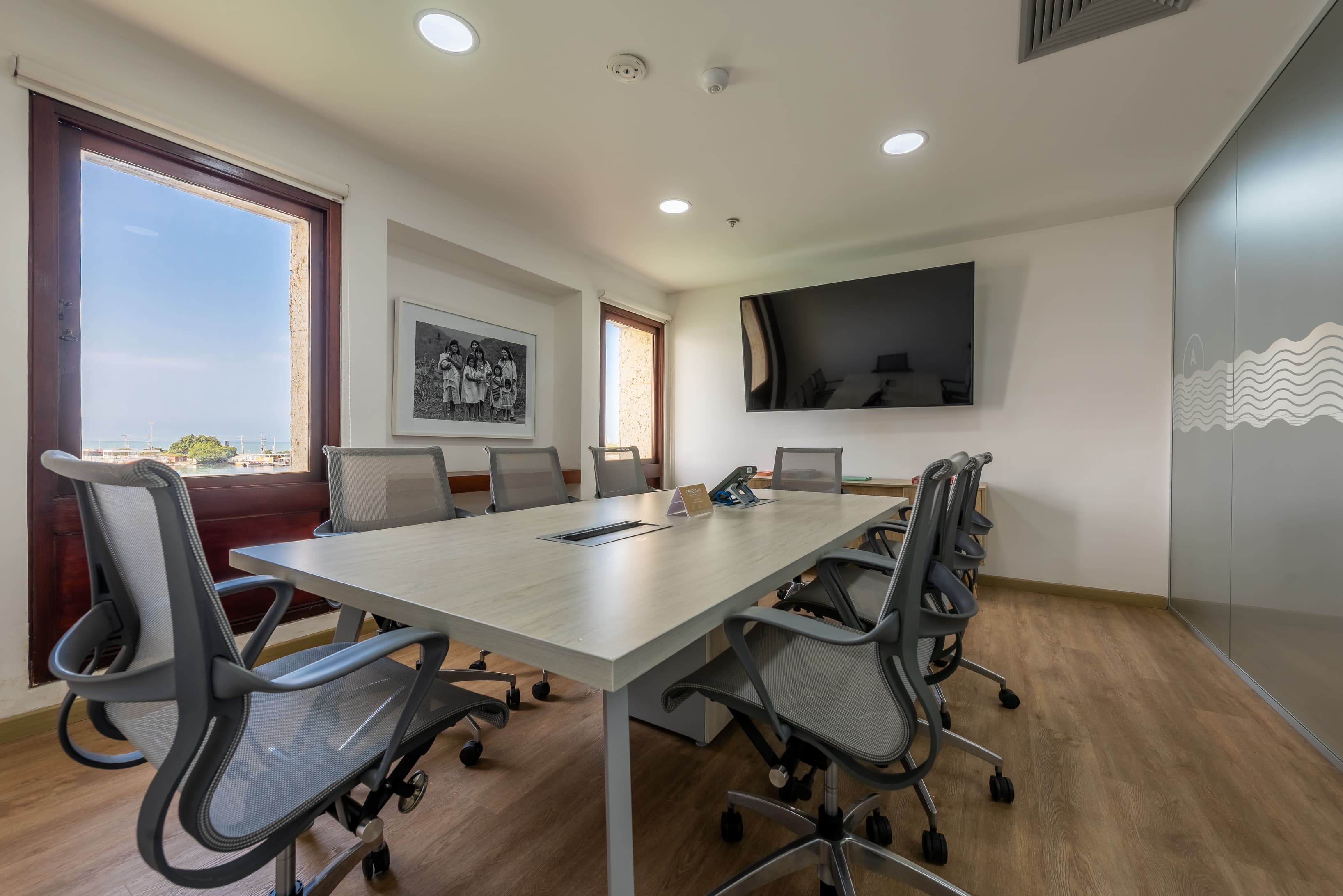 Meeting Room. Seating capacity: 8 people