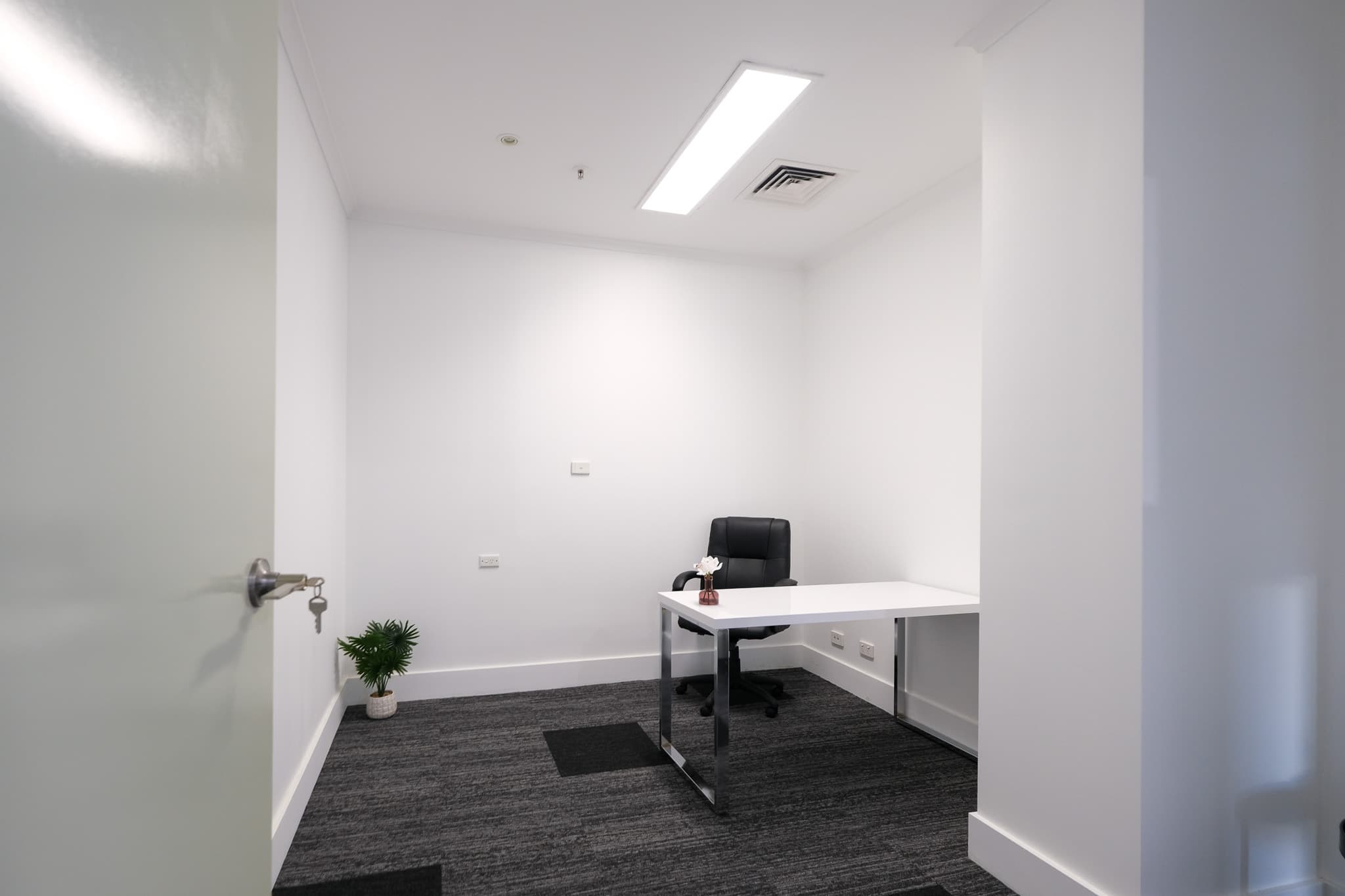 1 person pffice space