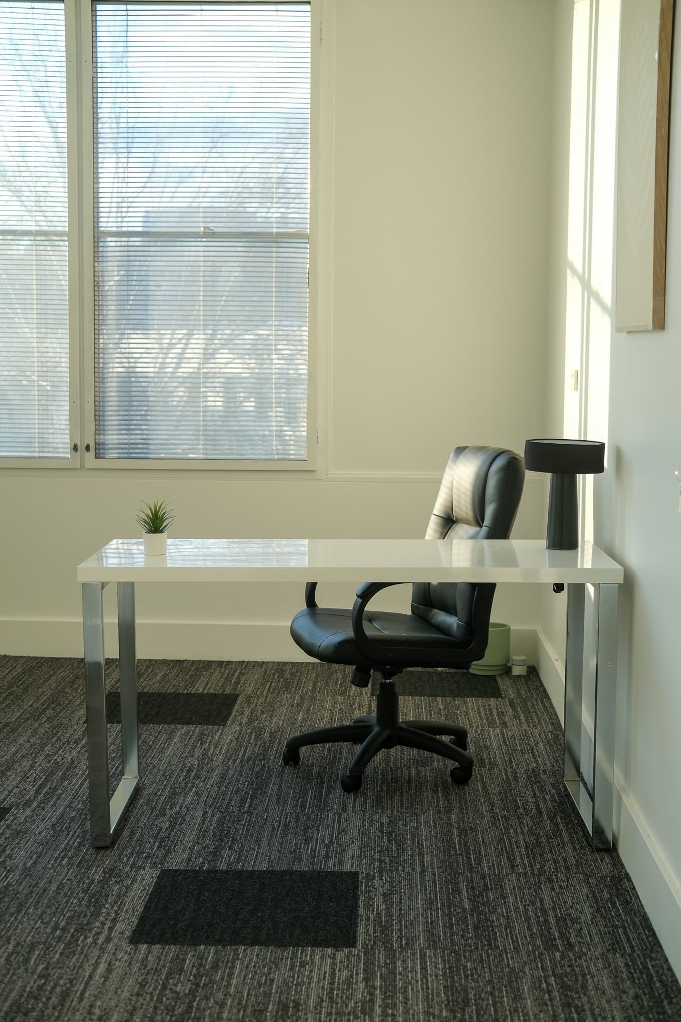 1 person office space