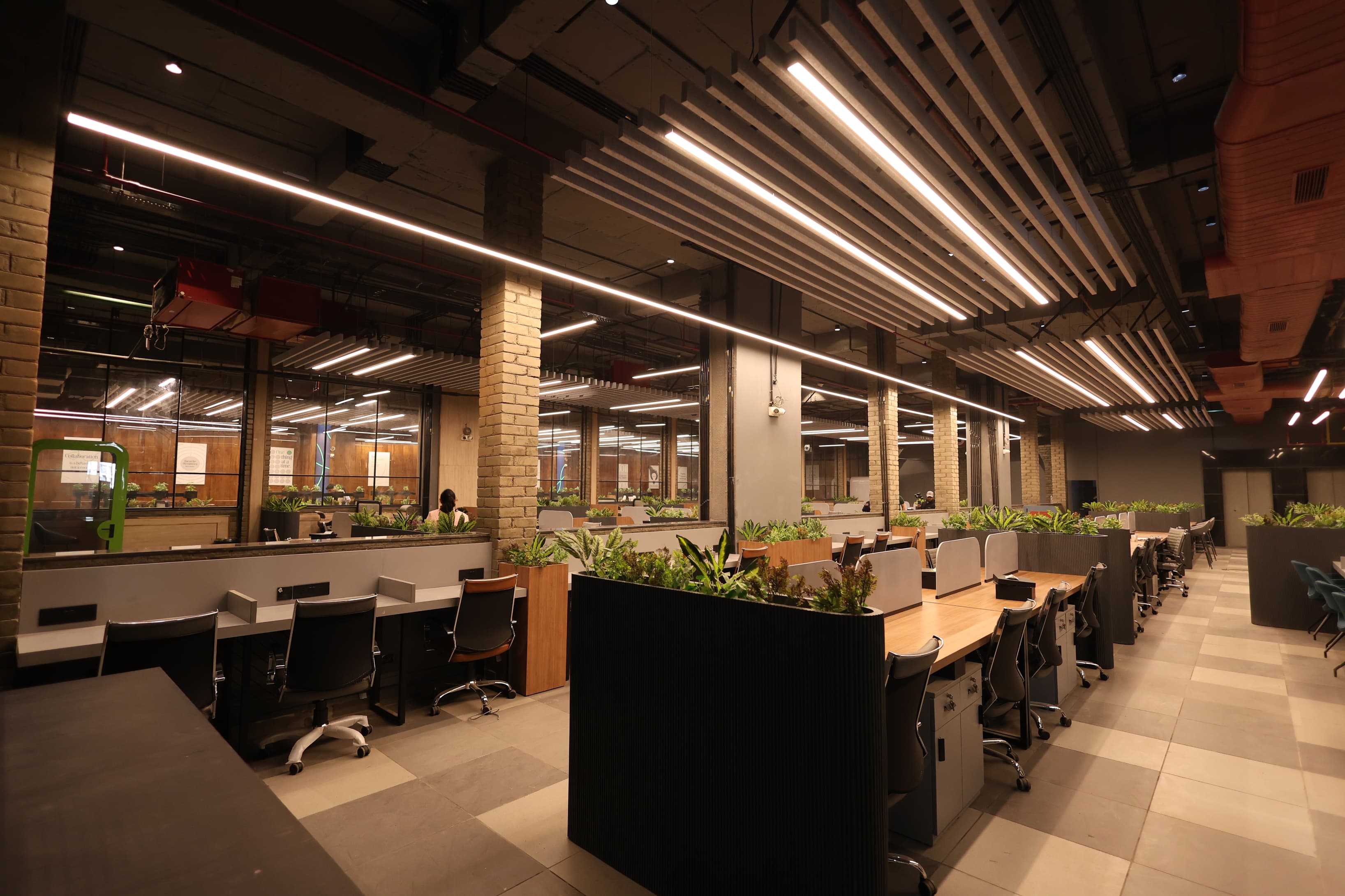 Superco – S3 Workspace featuring four seating options, including Super seats, work desks, lounge seating, and meeting pods.