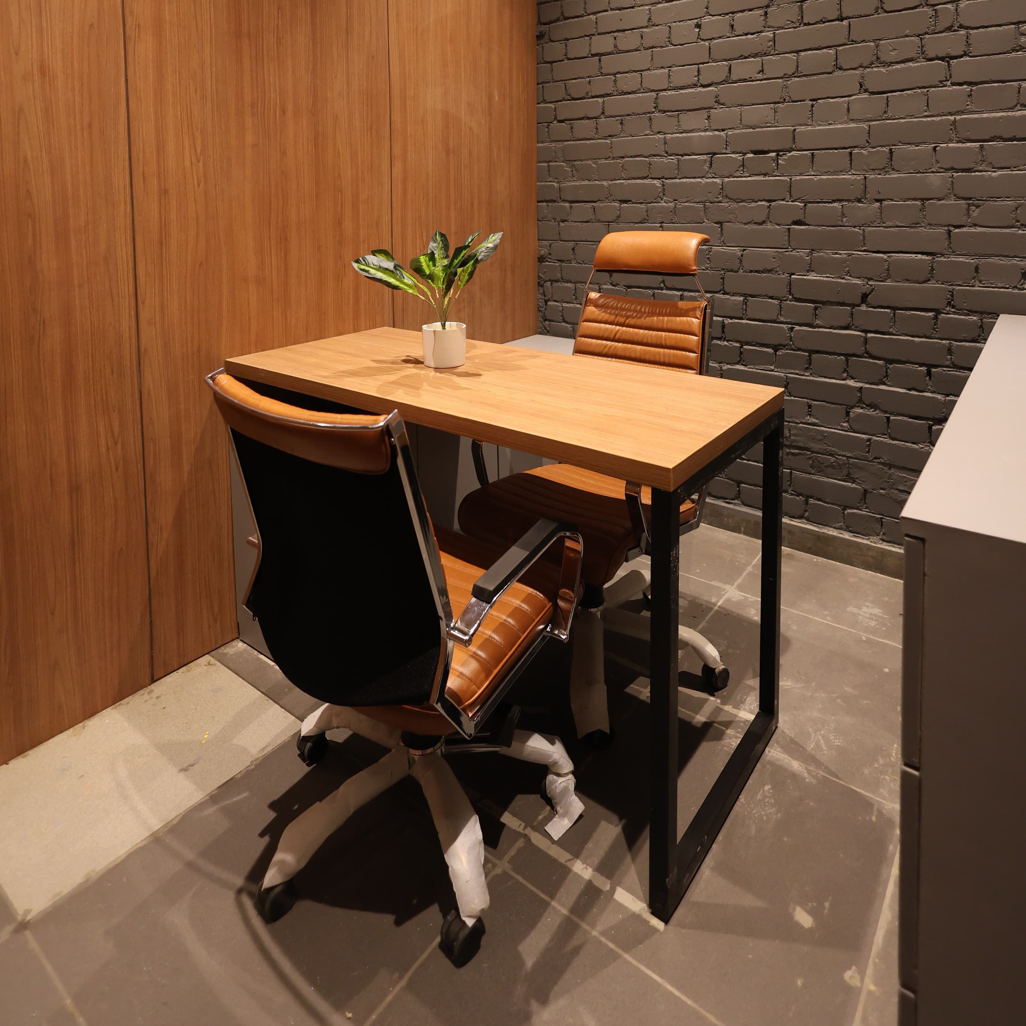 Private offices offering a manager’s cabin and generous seating capacity for teams.