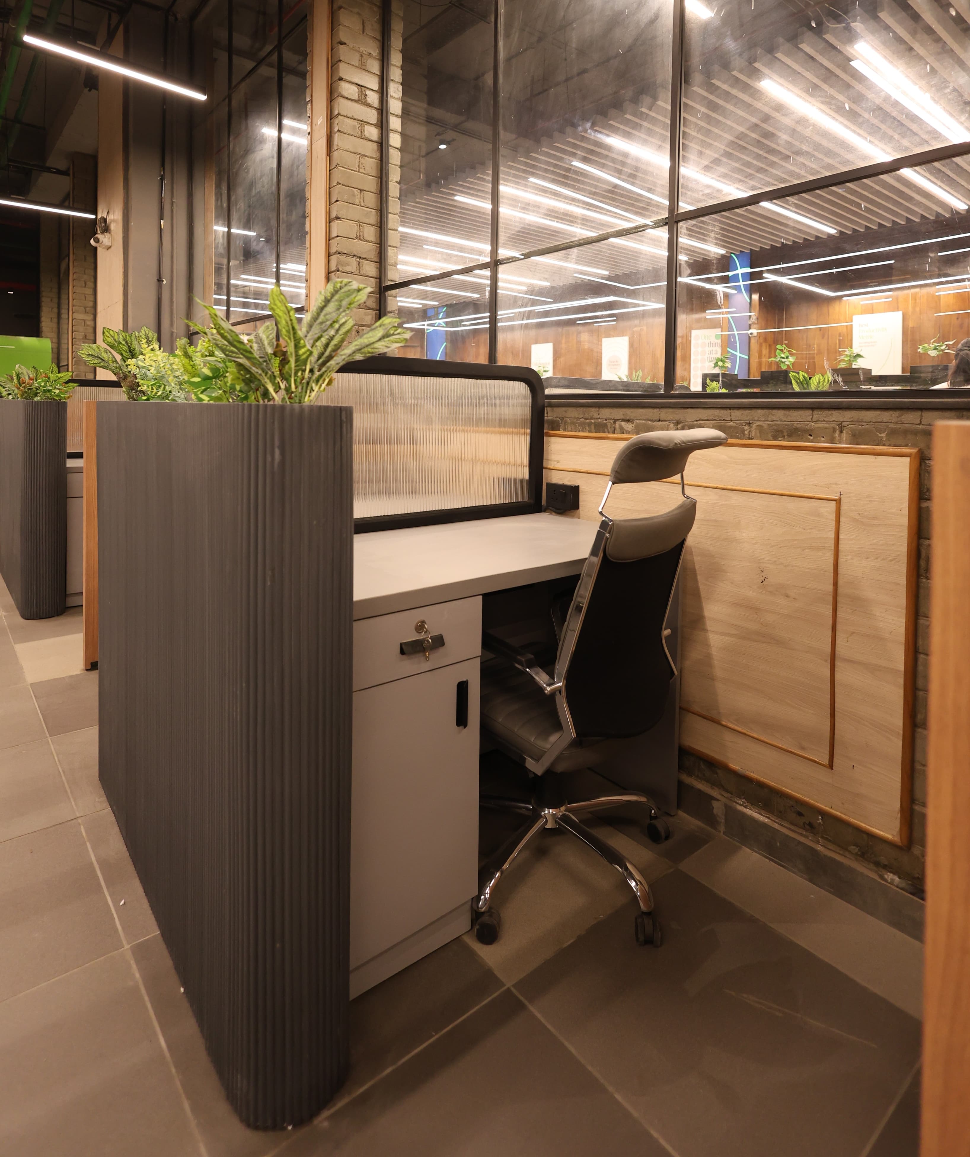 Superco – S2 Workspace featuring private desks designed for focused, individual work.
