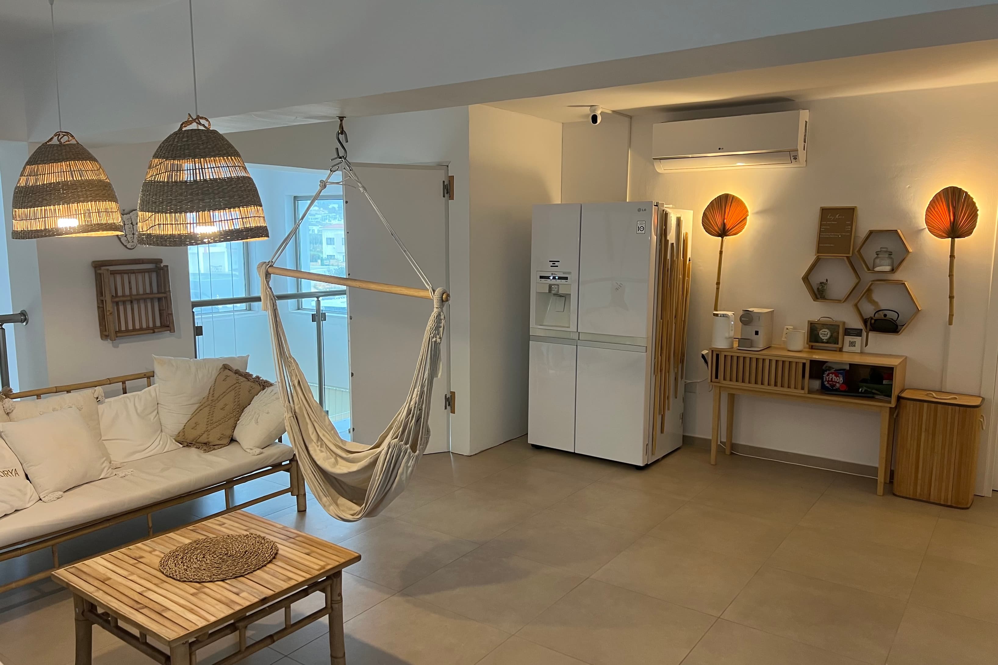 Cozy lounge with fridge, Tea, Coffee and cold water Cozy lounge with fridge, Tea, Coffee and cold water