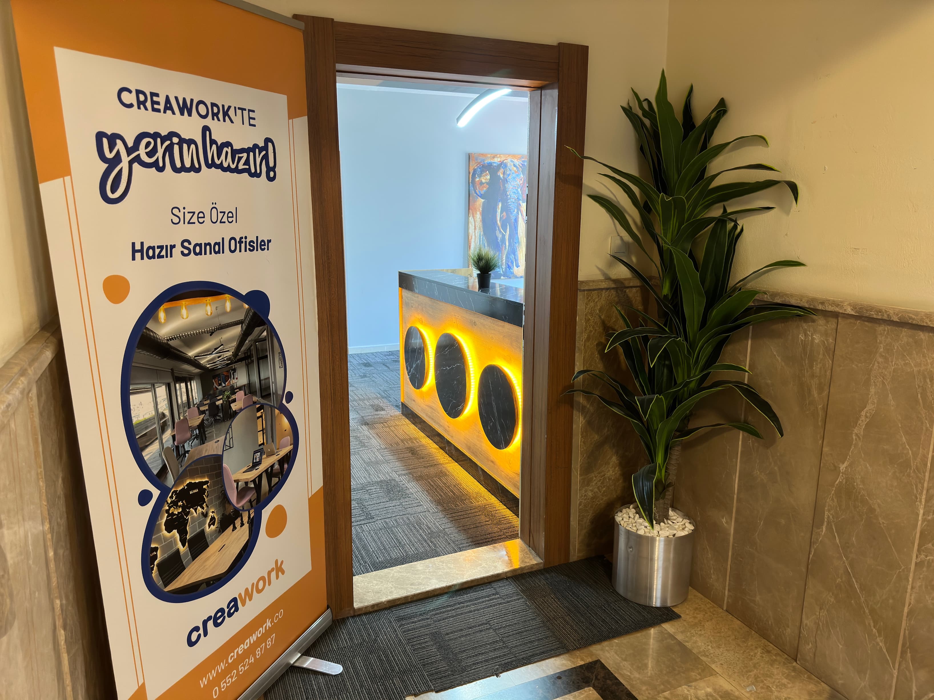 Our Creawork office services are specially prepared office rooms for you. Our Creawork office services are specially prepared office rooms for you.