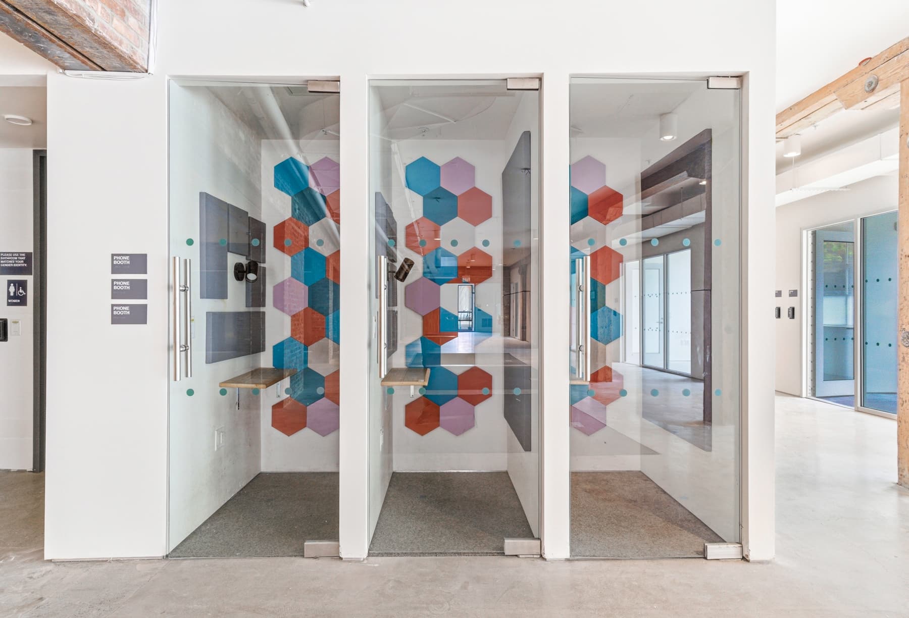Soundproof phone booths for calls and video meetings. Soundproof phone booths for calls and video meetings.