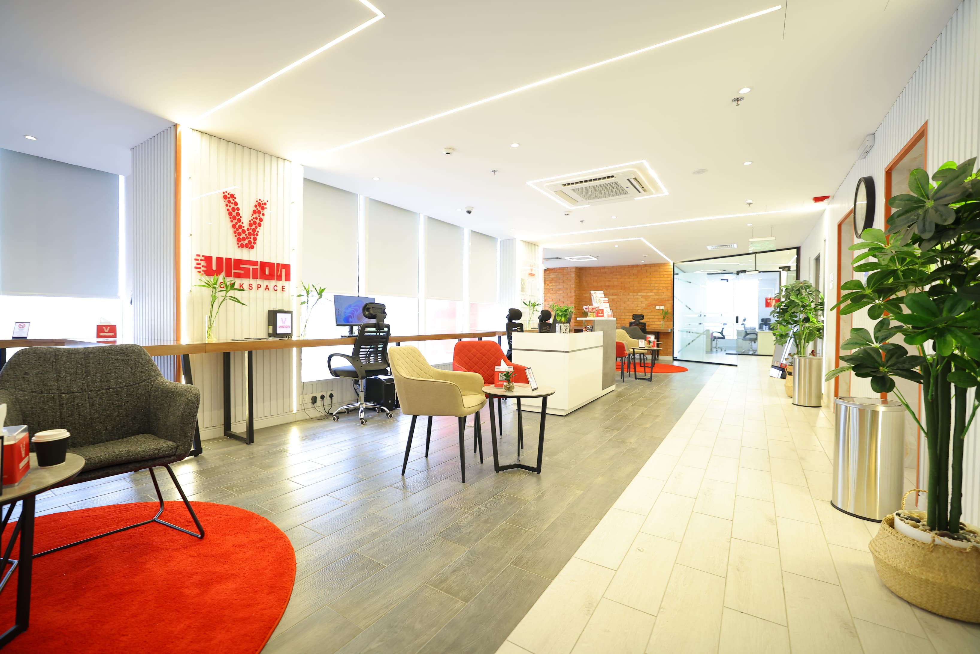 Vision's Reception: modern, professional space for a seamless, productive experience