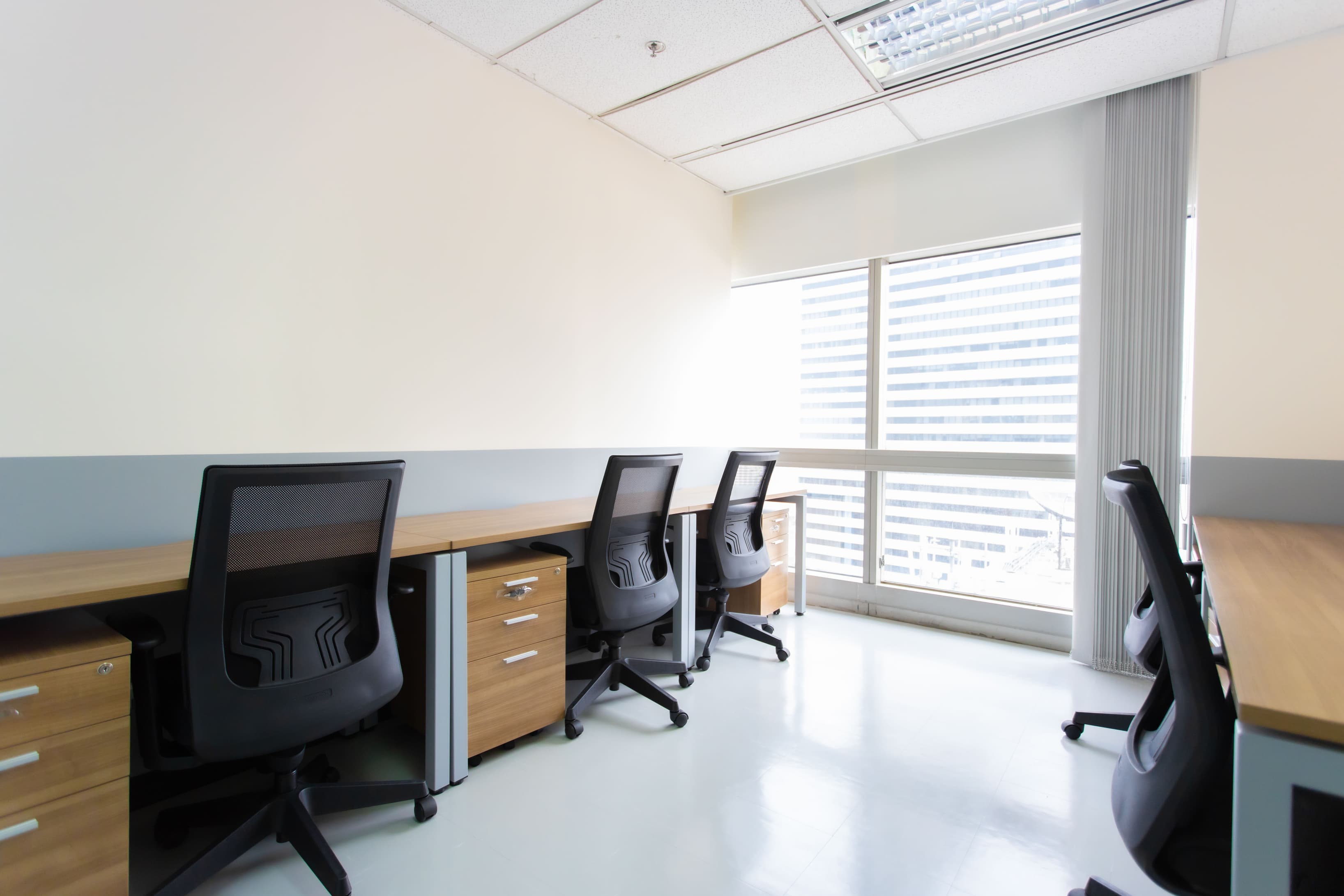 Service Office for 3 pax (view)