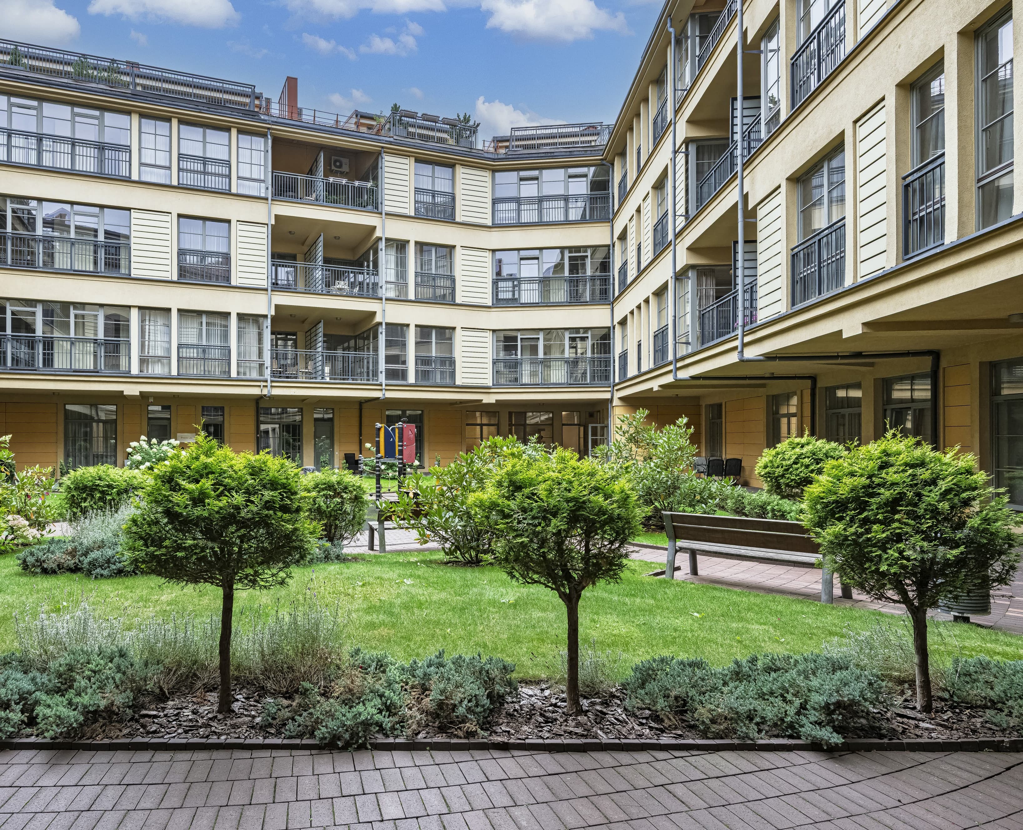 Quiet inner courtyard Quiet inner courtyard