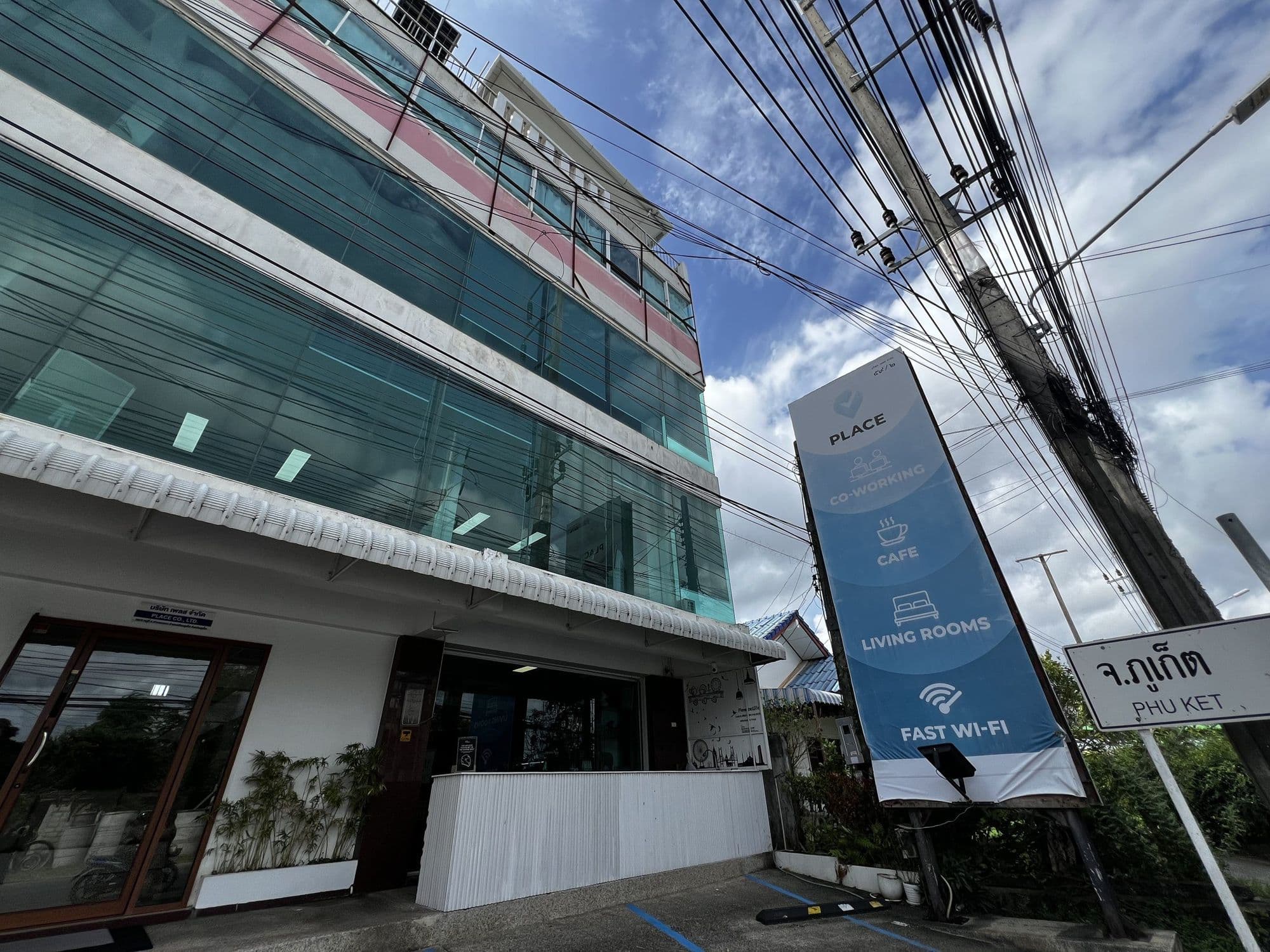 Open-space work hall on the 3rd floor, the main coworking area of Place Pass