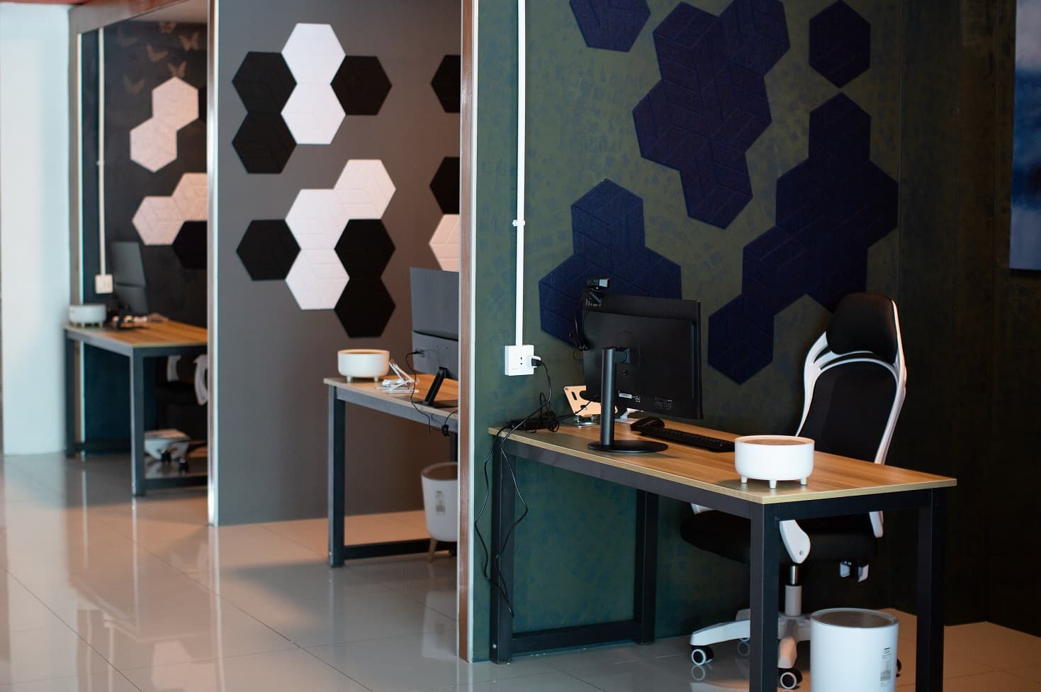 Individual workstation (2nd floor)