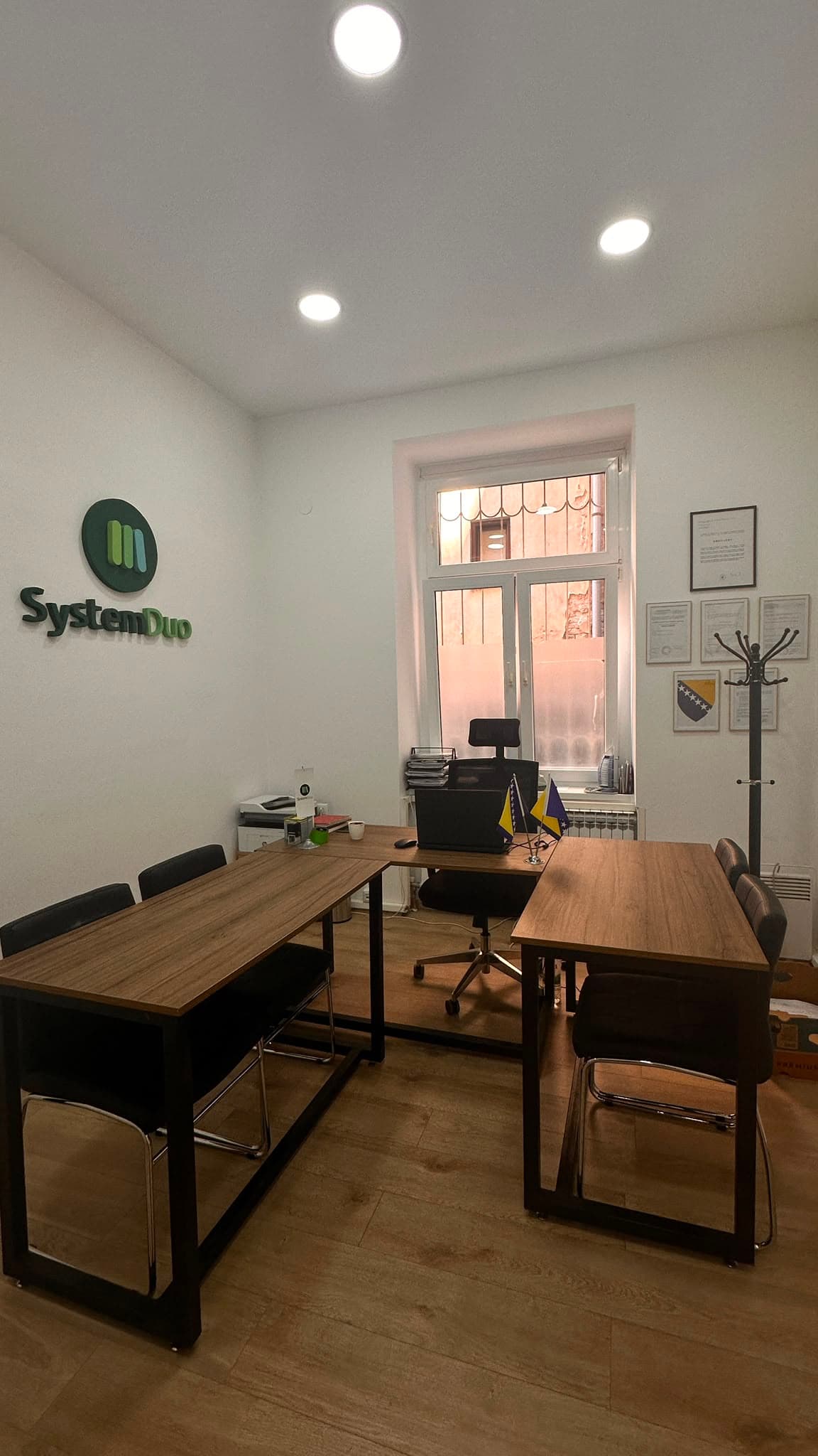 Space for 4 people at maximum. Available everyday form 07:00 till 17:00. Except for weekends, when it is available 24h. Space for 4 people at maximum. Available everyday form 07:00 till 17:00. Except for weekends, when it is available 24h.