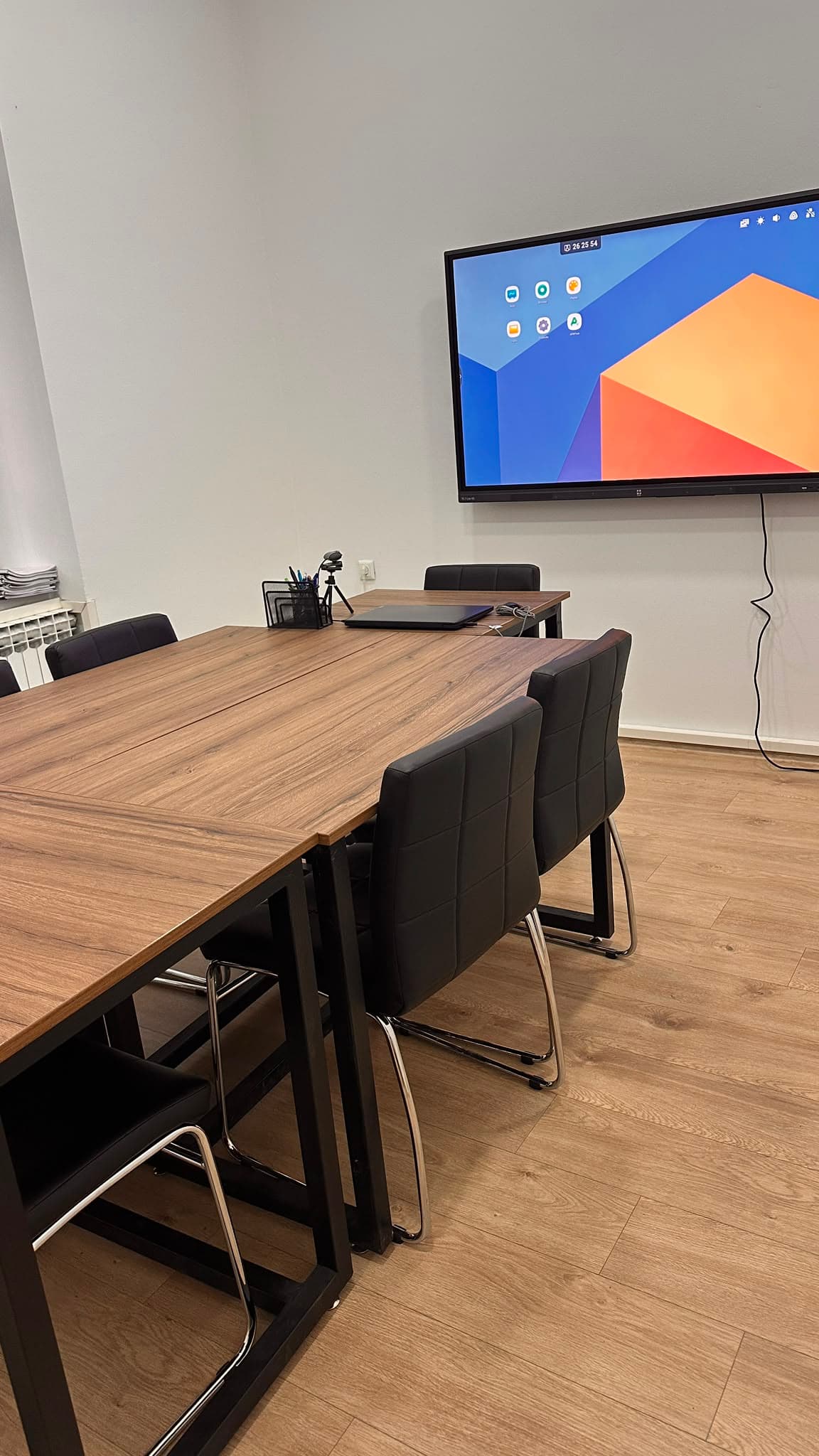 Space for 4 people at maximum. Available everyday form 07:00 till 17:00. Except for weekends, when it is available 24h. Space for 4 people at maximum. Available everyday form 07:00 till 17:00. Except for weekends, when it is available 24h.