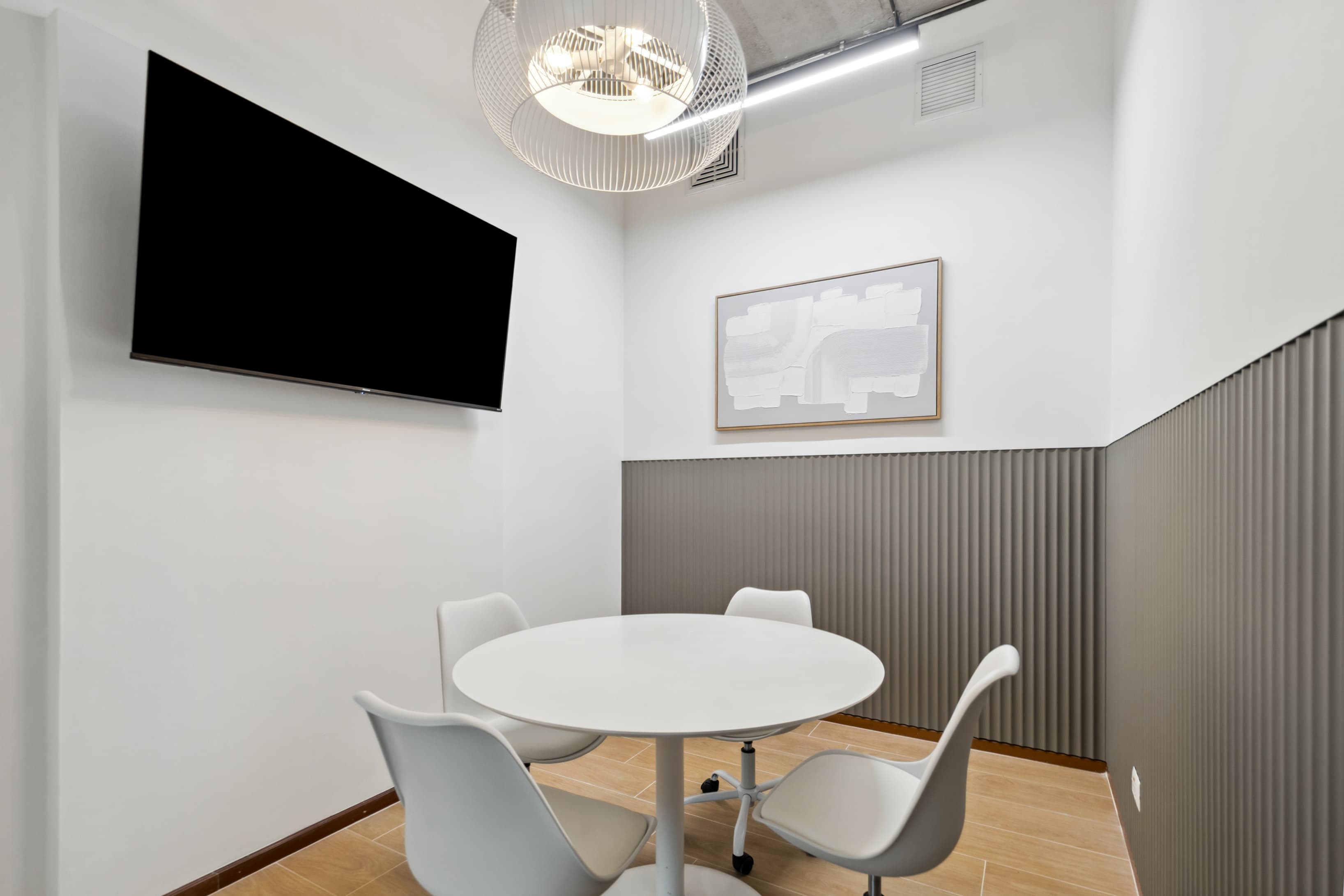 4-Person Meeting Room