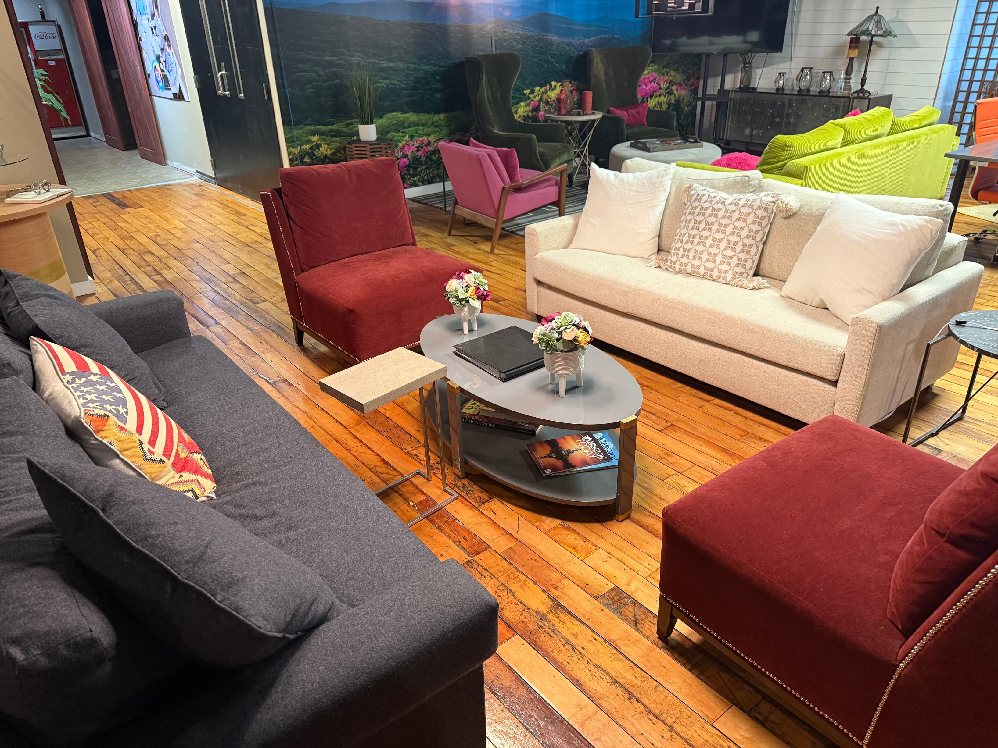 Relaxed lounge areas perfect for informal chats, quick breaks, or a creative change of scenery during your day.