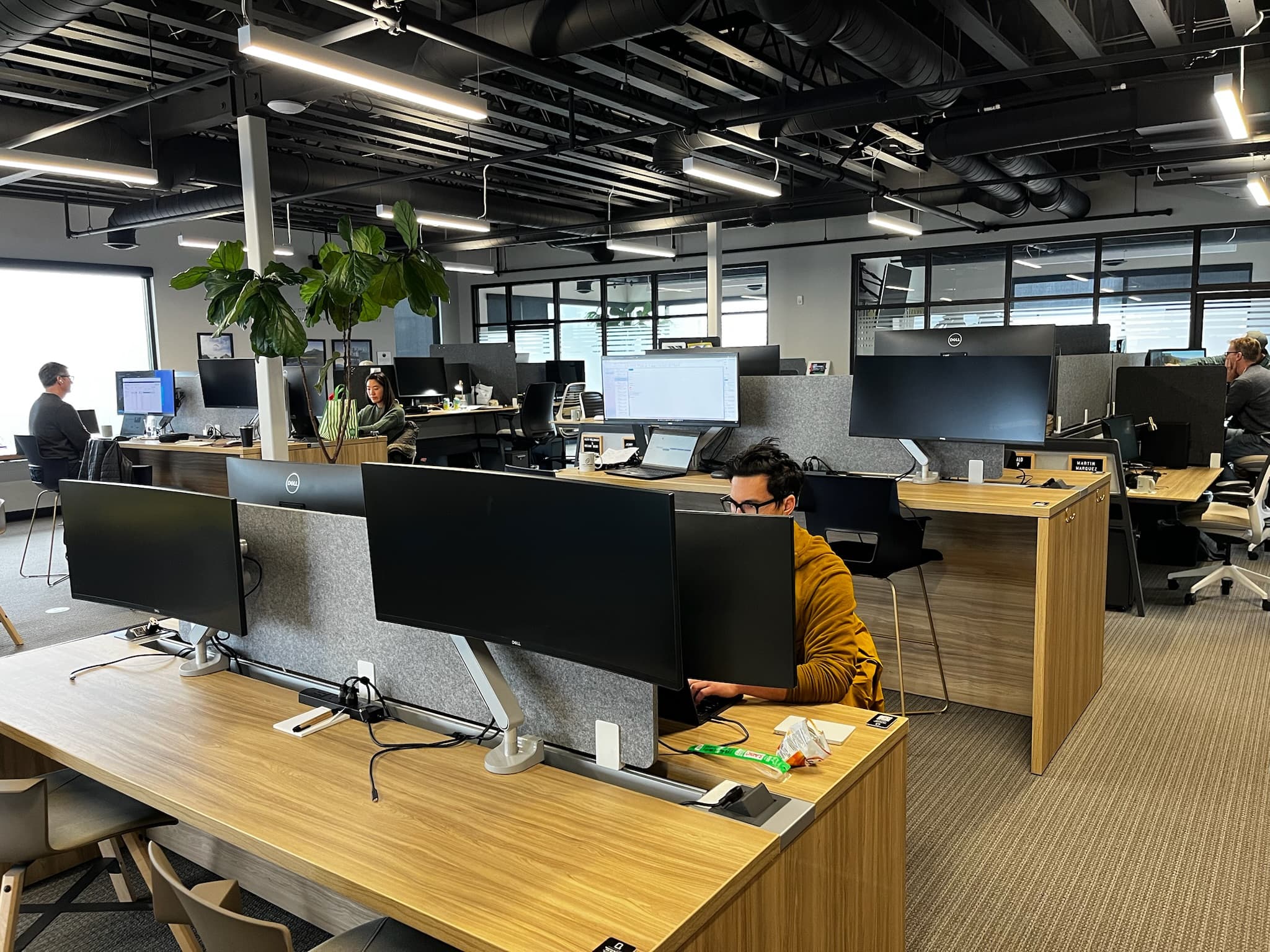 Community space flex desks