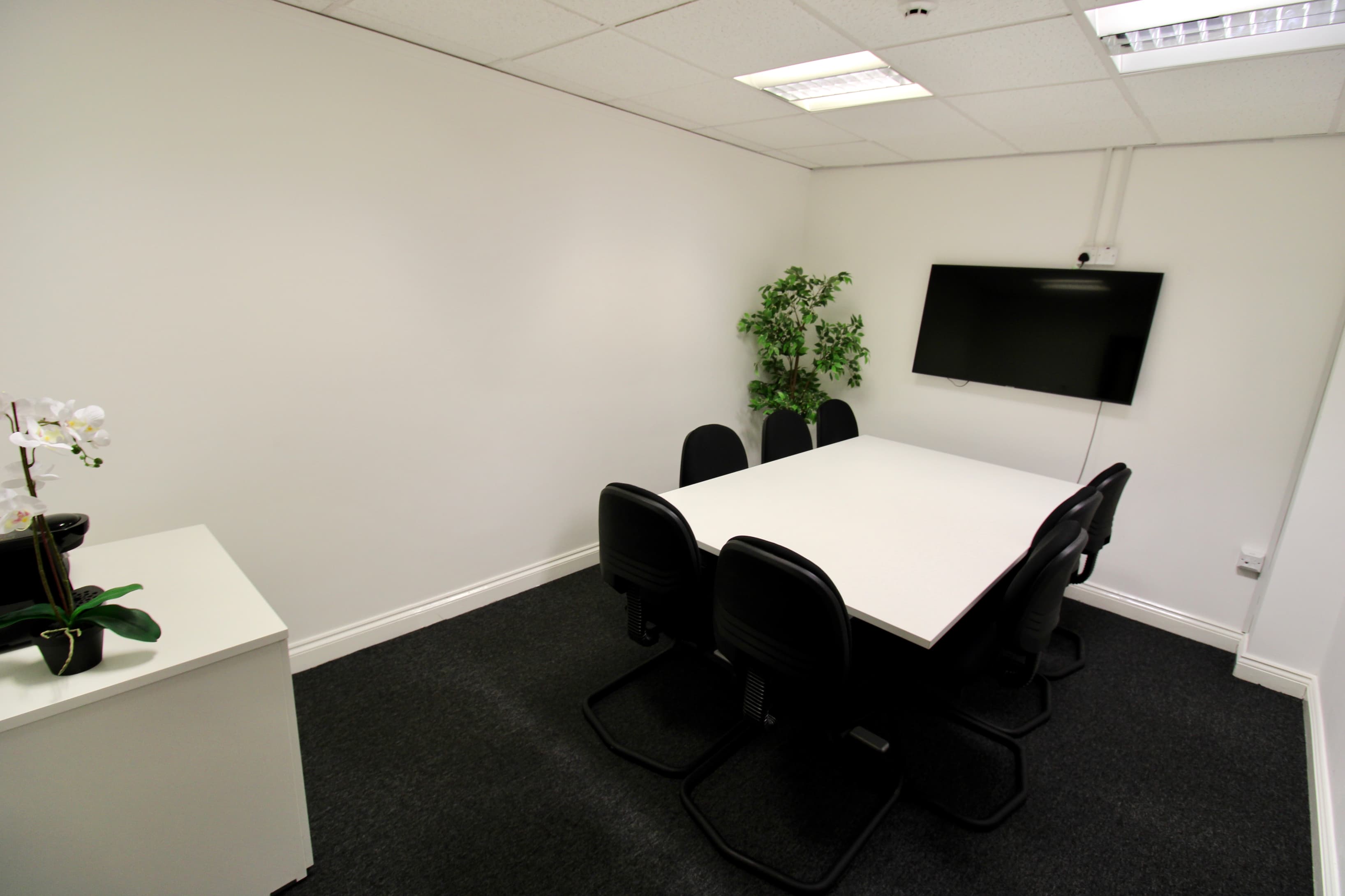 Communal meeting room available for no extra charge!