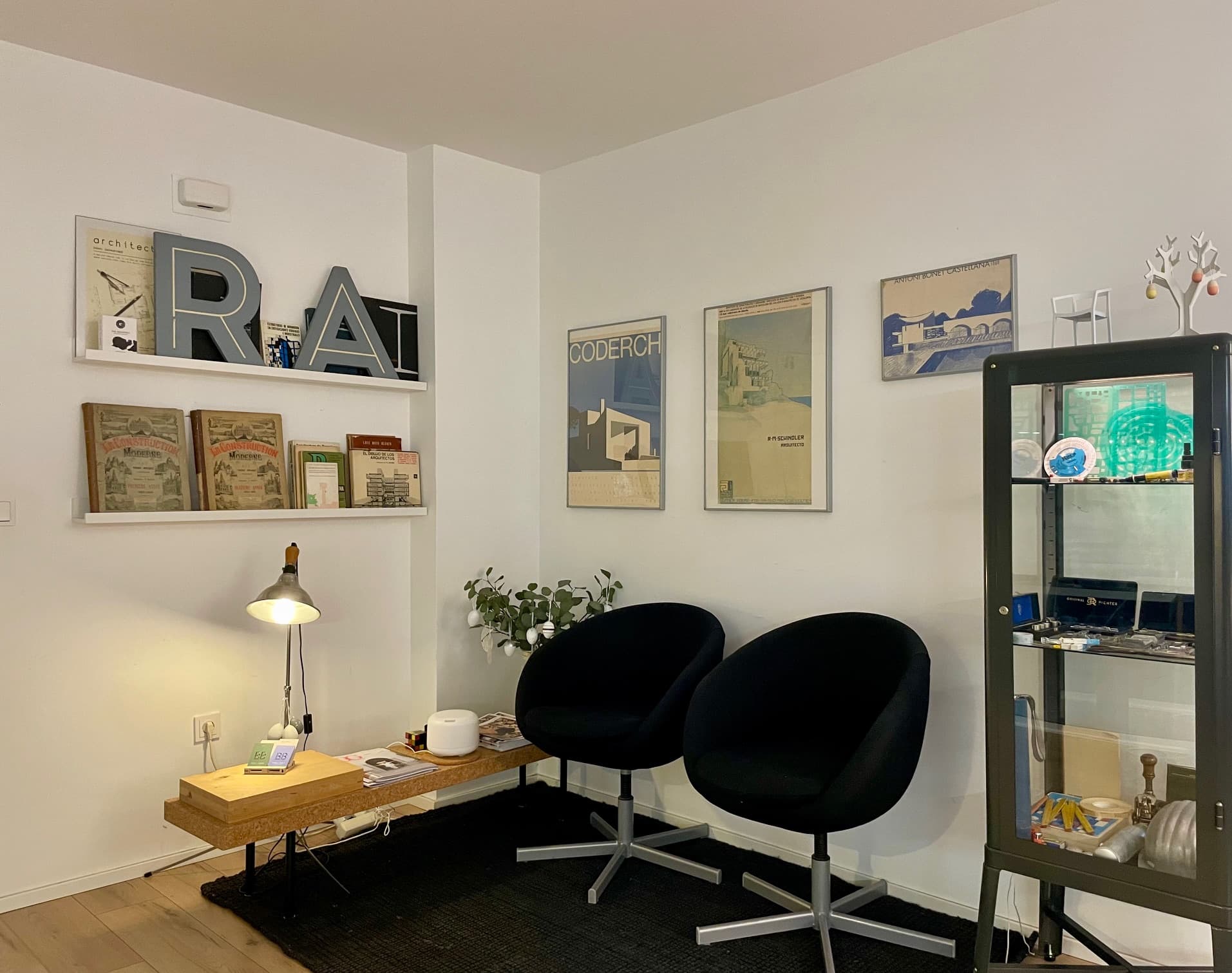Reception & Lounge Area