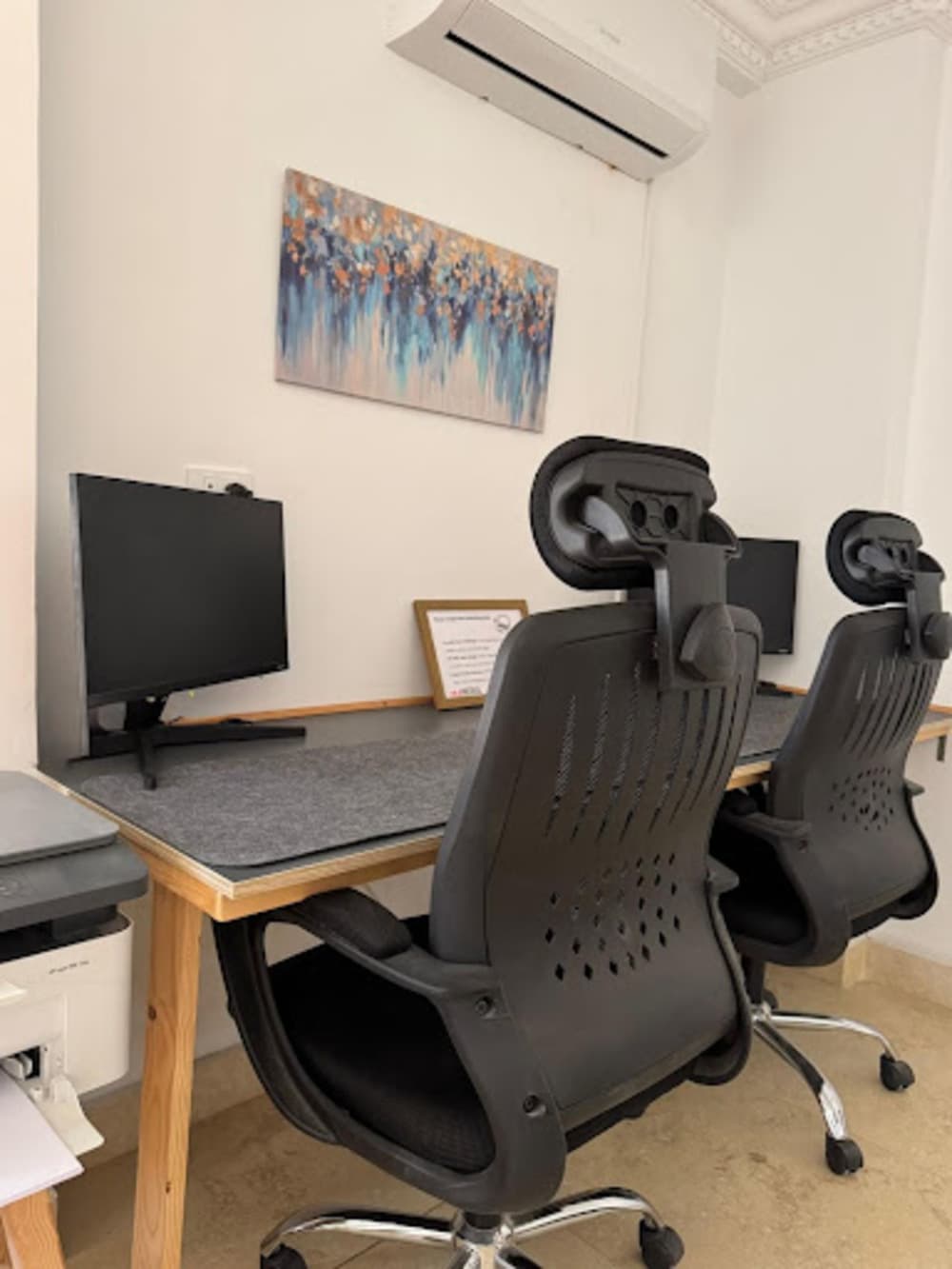 Double monitors available Double monitors available