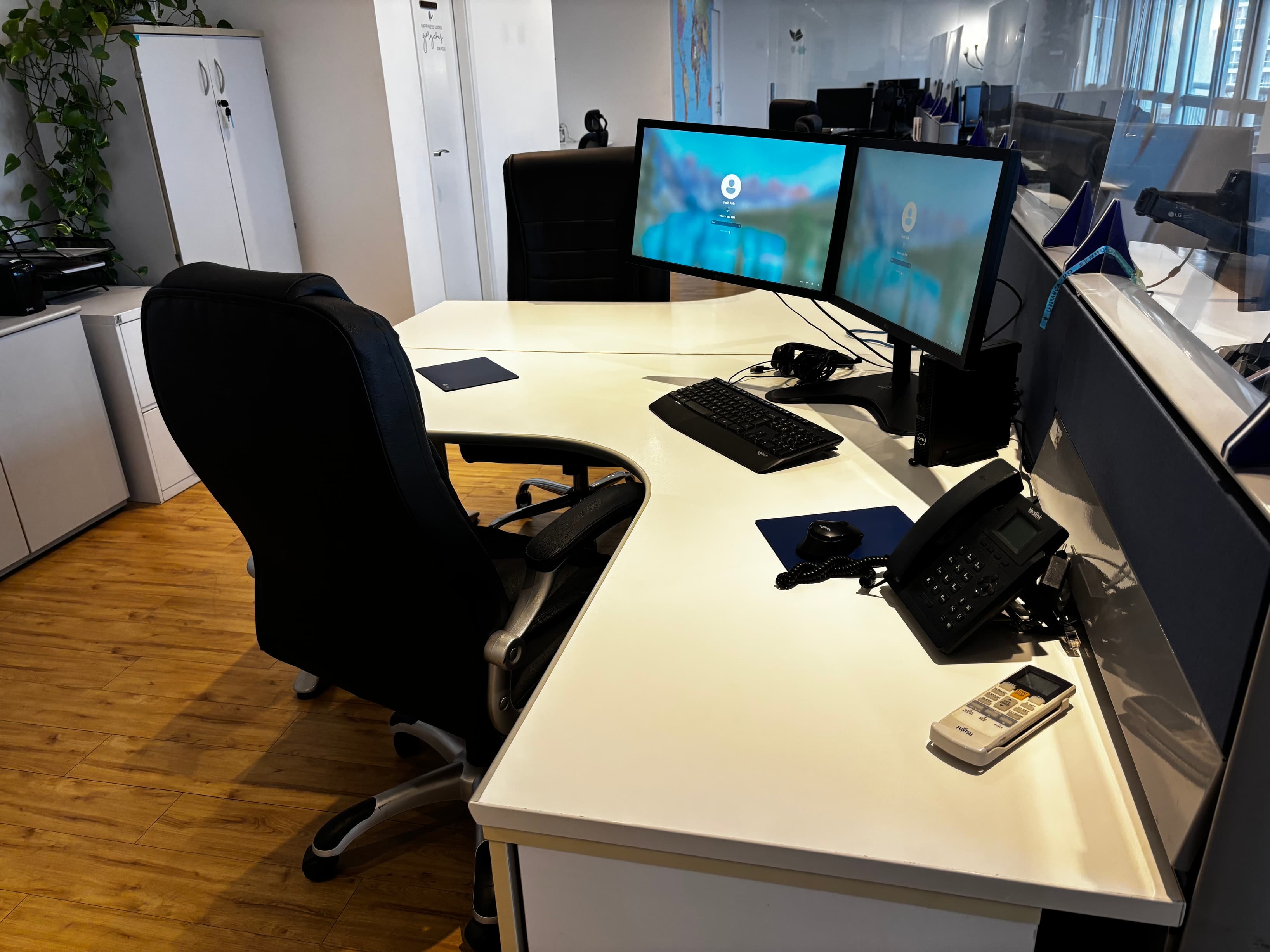 Ergonomic chairs and desks fully equipped