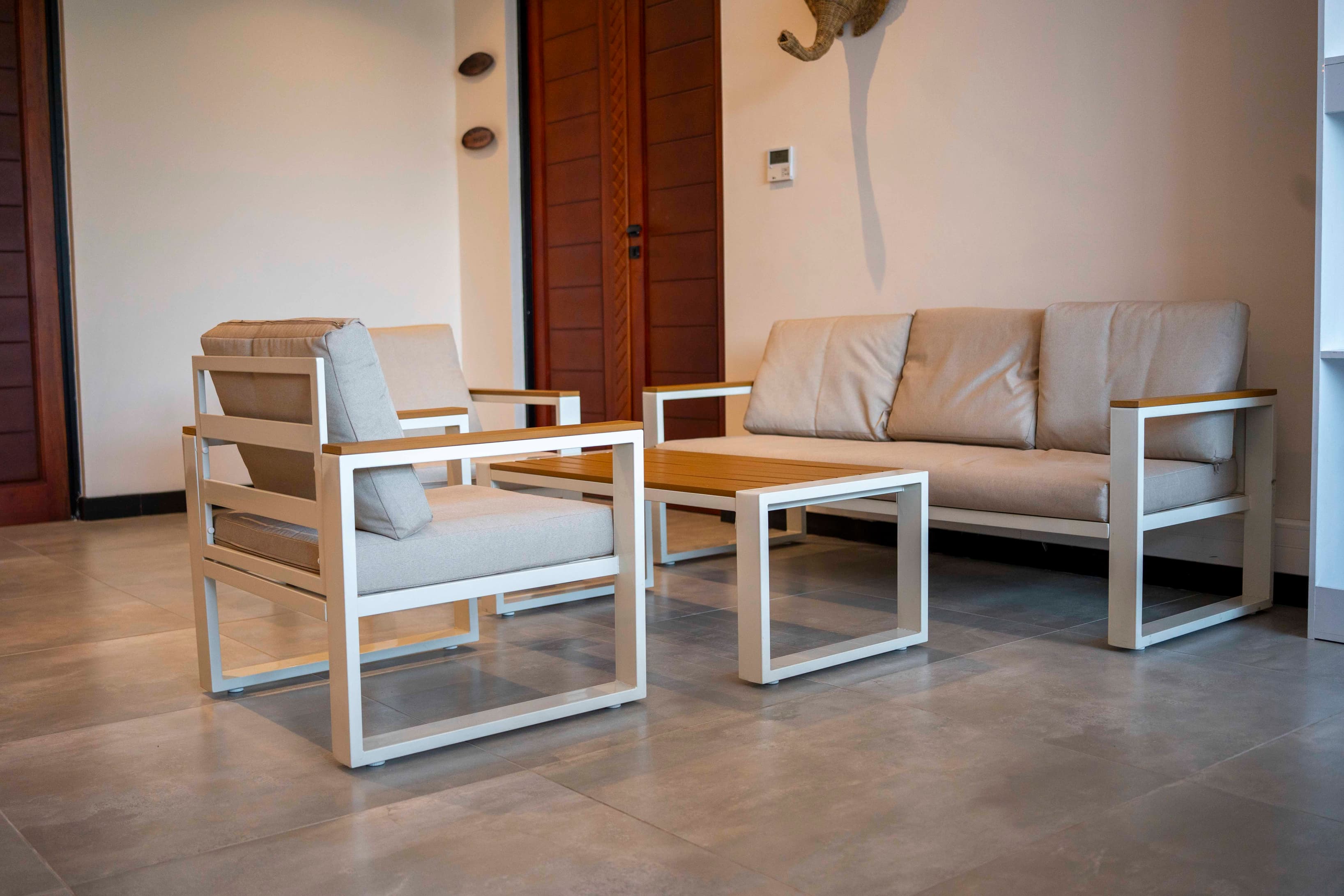 Reception Sitting & hot desk Space