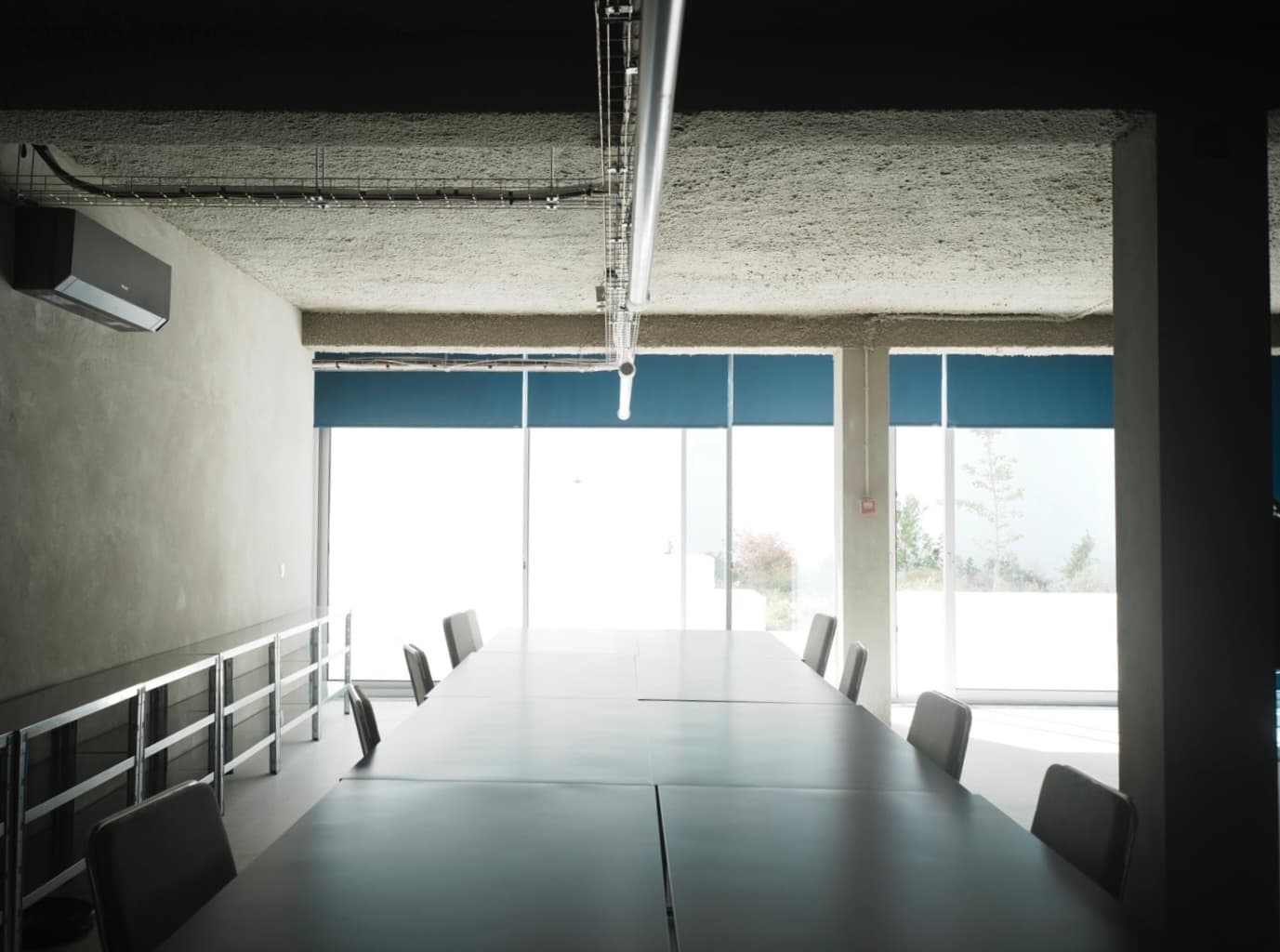 Desk spaces available with overview to the garden. Desk spaces available with overview to the garden.