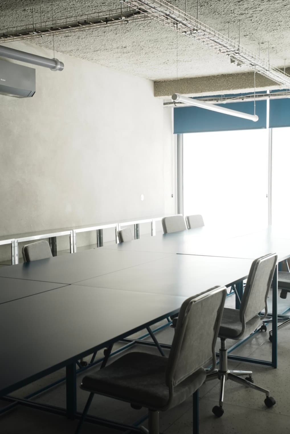 Desk spaces available with overview to the garden. Desk spaces available with overview to the garden.