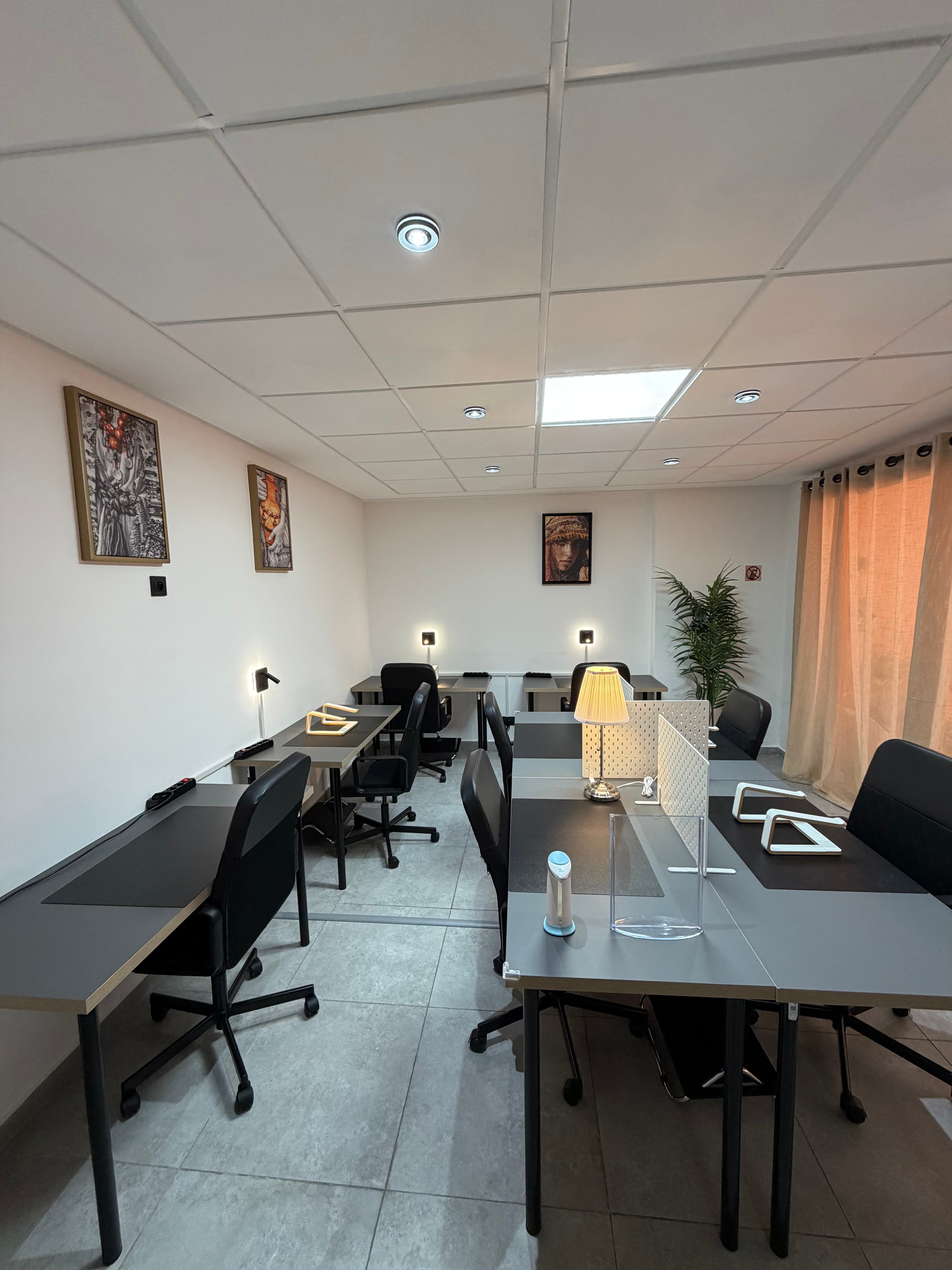 ESPACE DE TRAVAIL / COWORKING ESPACE DE TRAVAIL / COWORKING