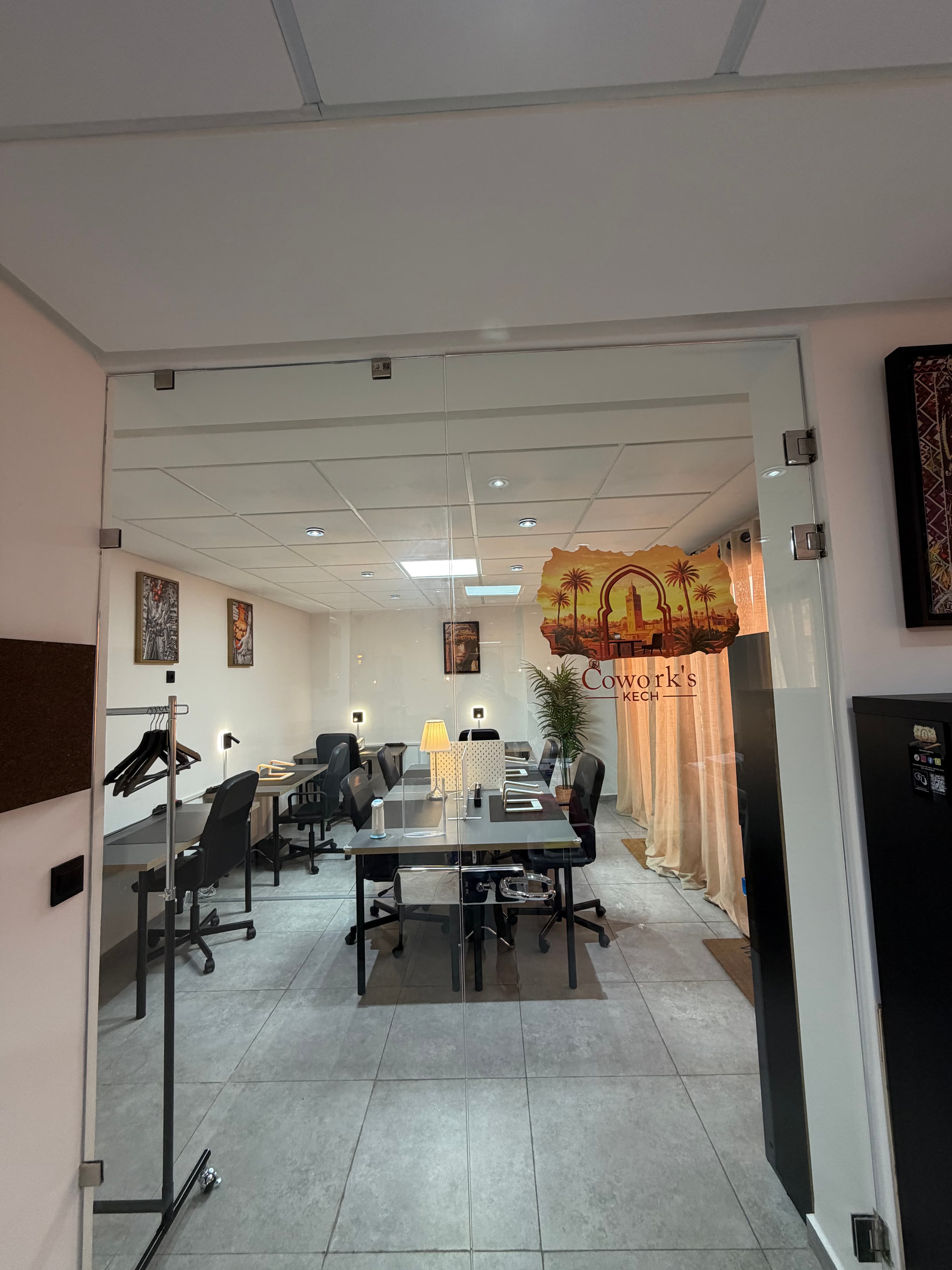 ESPACE DE TRAVAIL / COWORKING ESPACE DE TRAVAIL / COWORKING