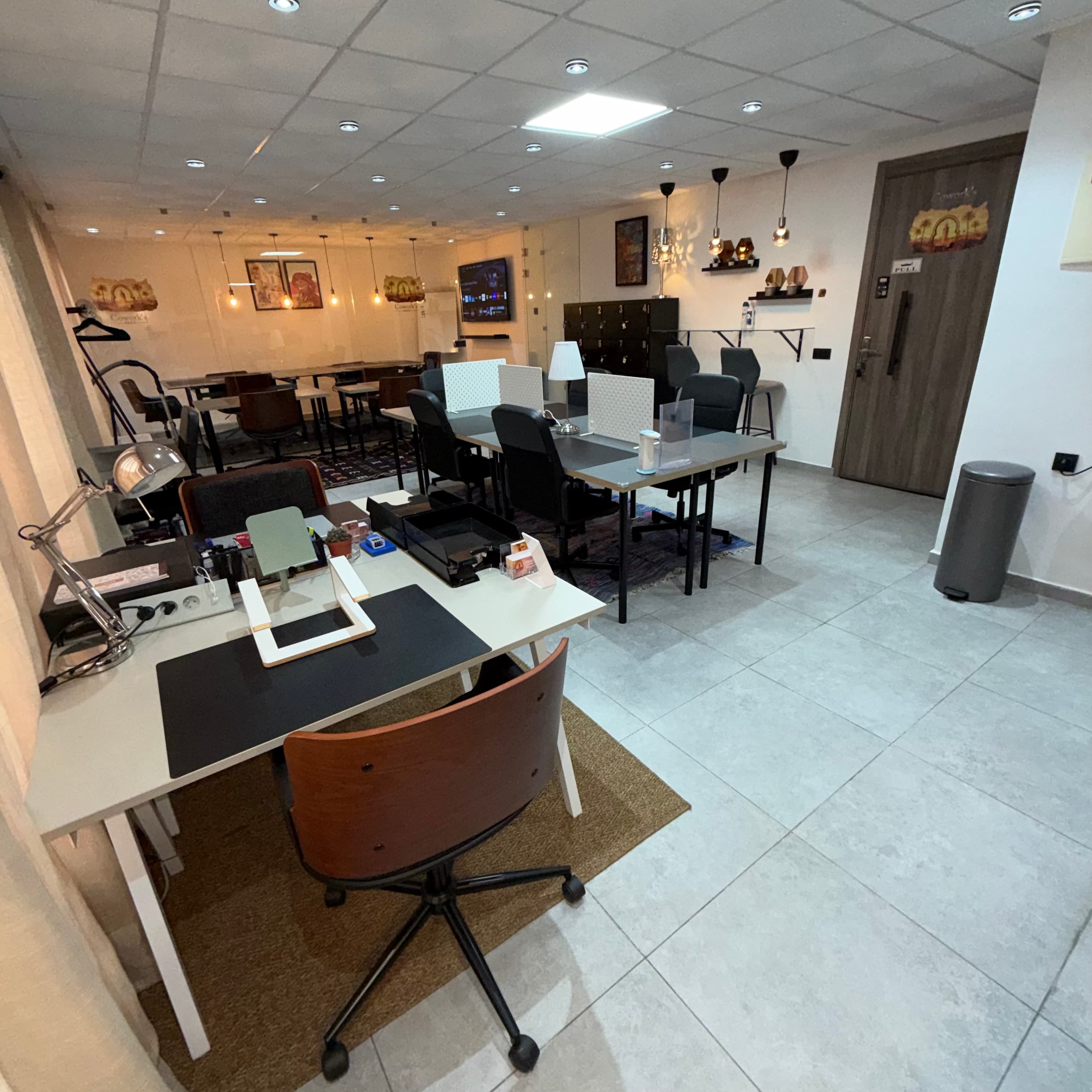 ESPACE DE TRAVAIL / COWORKING ESPACE DE TRAVAIL / COWORKING