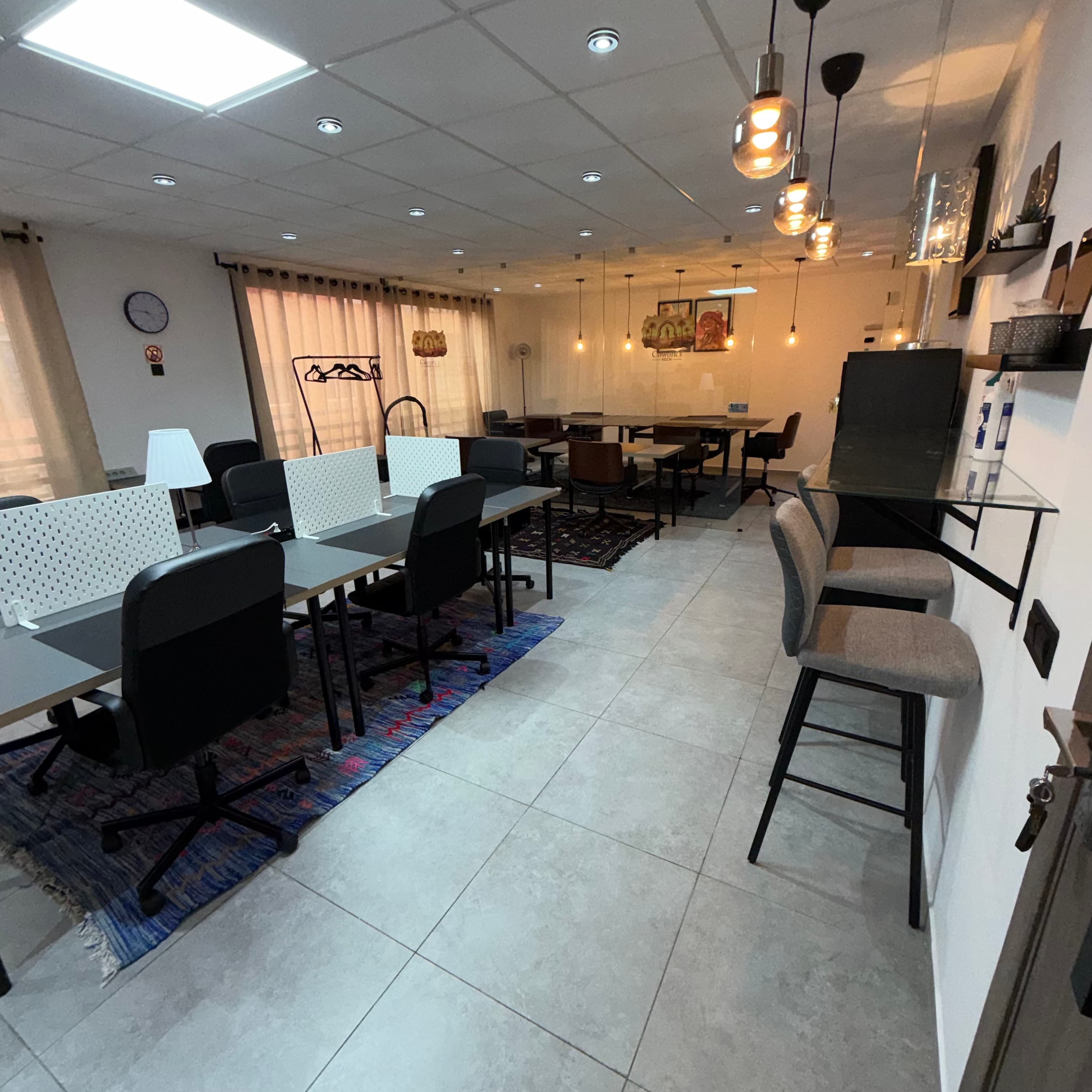 ESPACE DE TRAVAIL / COWORKING ESPACE DE TRAVAIL / COWORKING