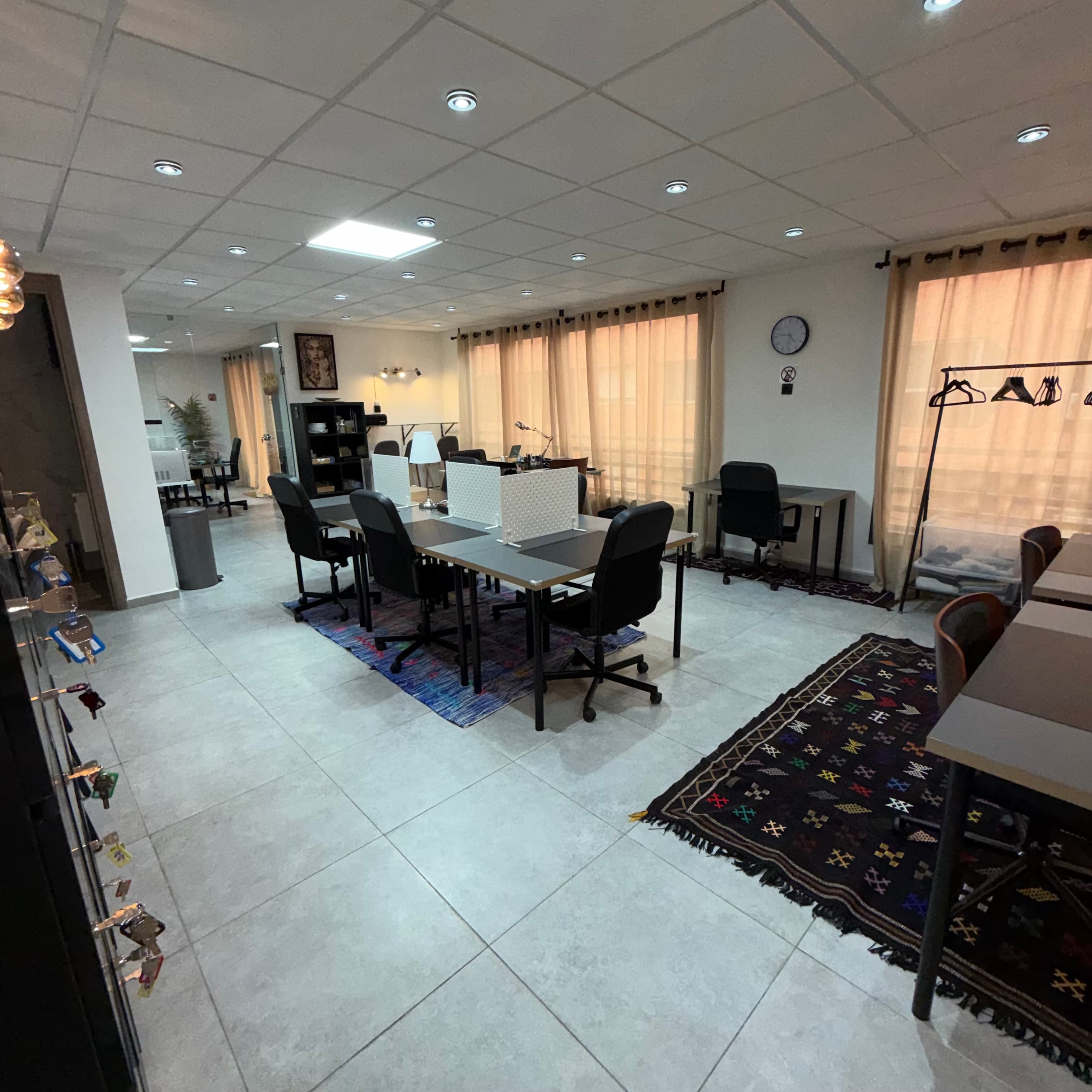 ESPACE DE TRAVAIL / COWORKING ESPACE DE TRAVAIL / COWORKING