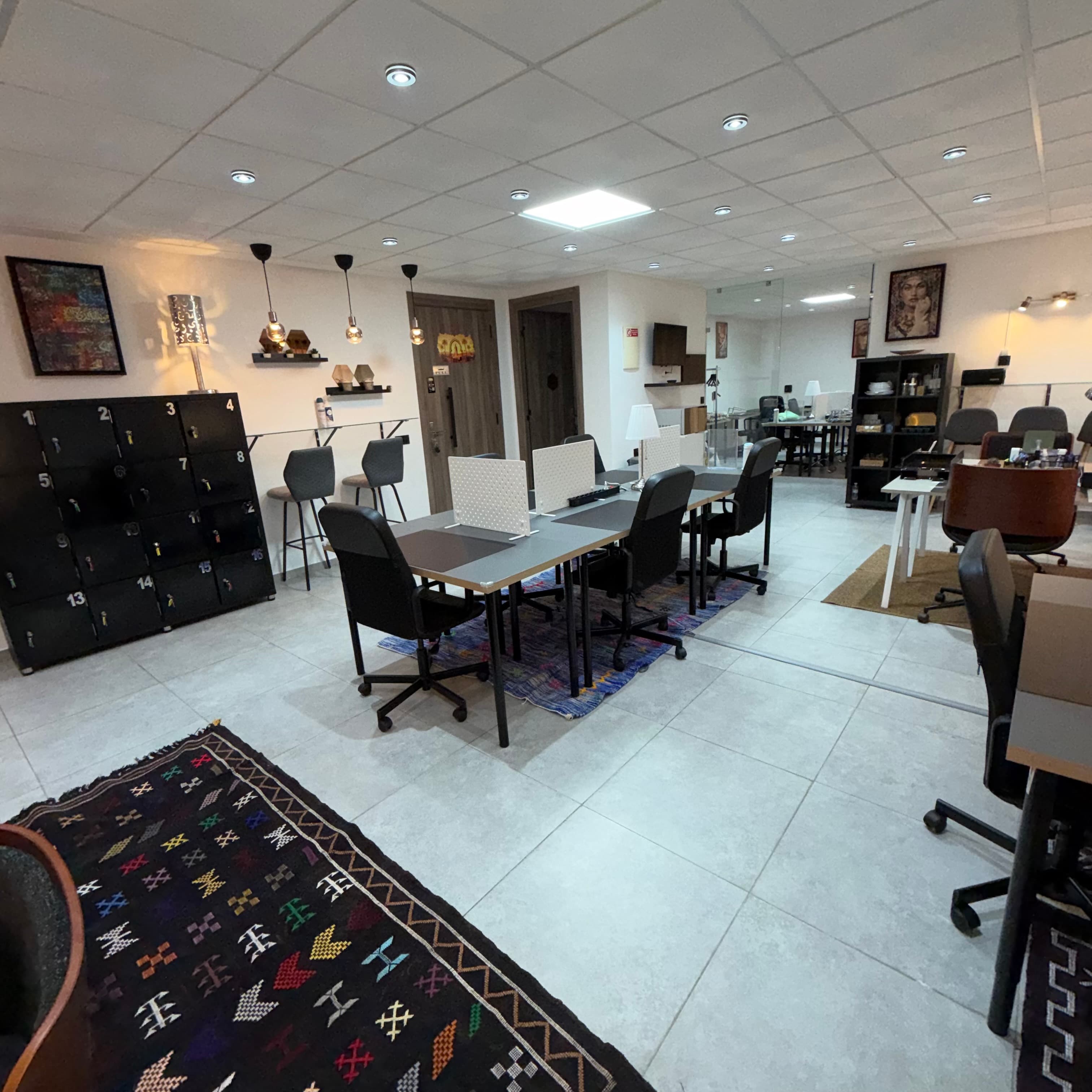 ESPACE DE TRAVAIL / COWORKING ESPACE DE TRAVAIL / COWORKING