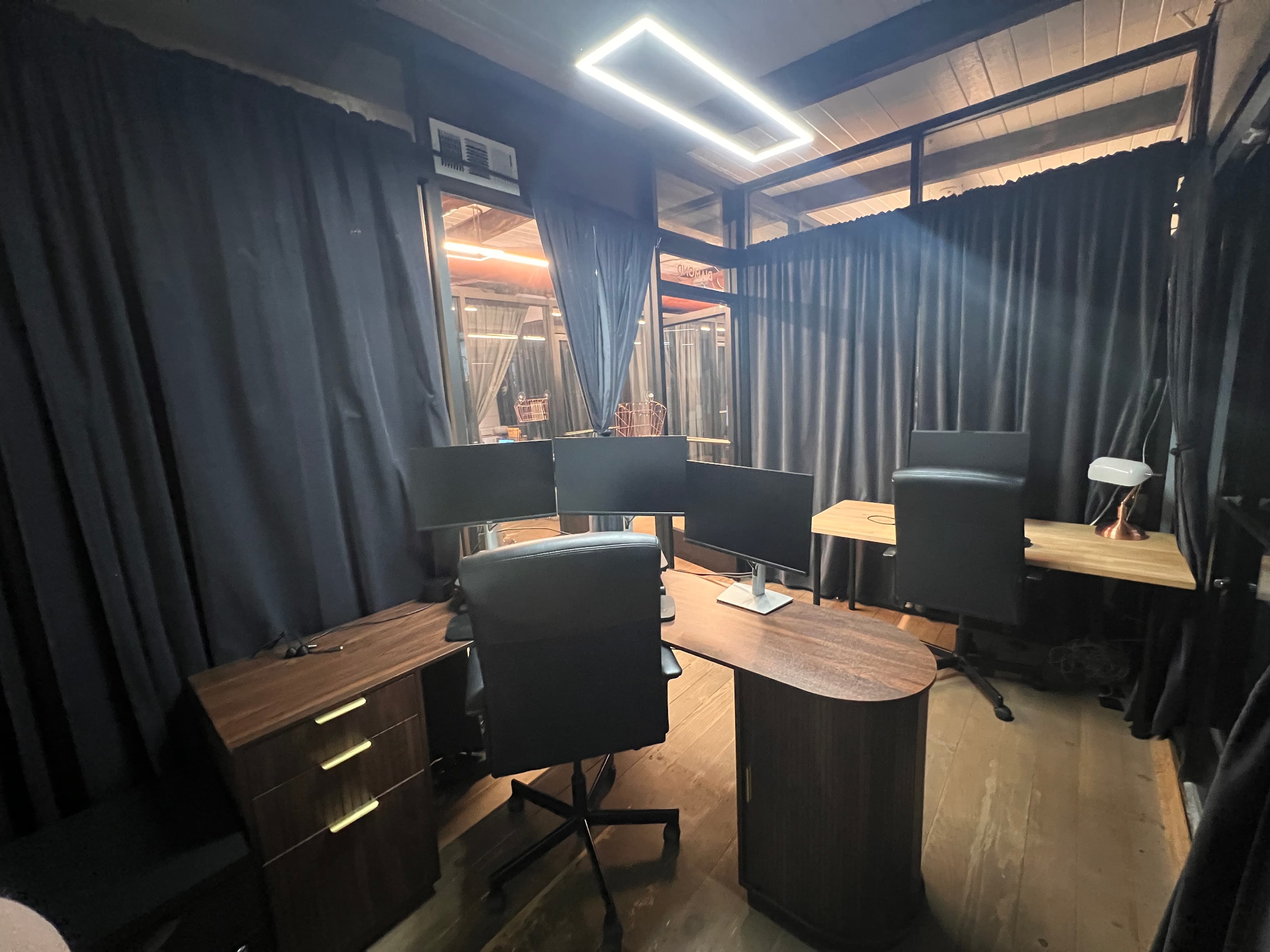 Diamond Balcony Office Suite